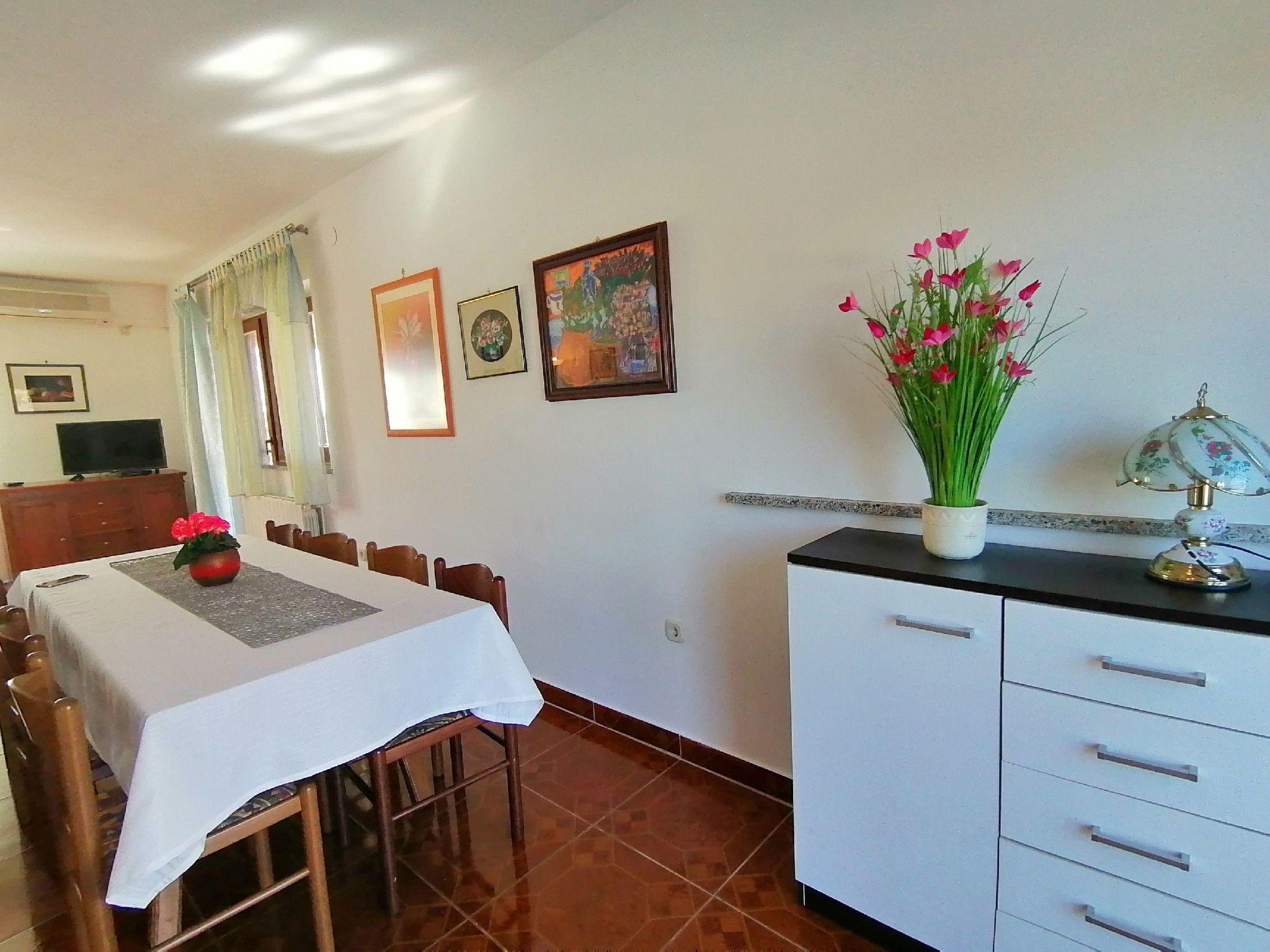 Geräumiges Ferienhaus mit 4 Schlafzimmern und privatem Pool-Image-tags.info