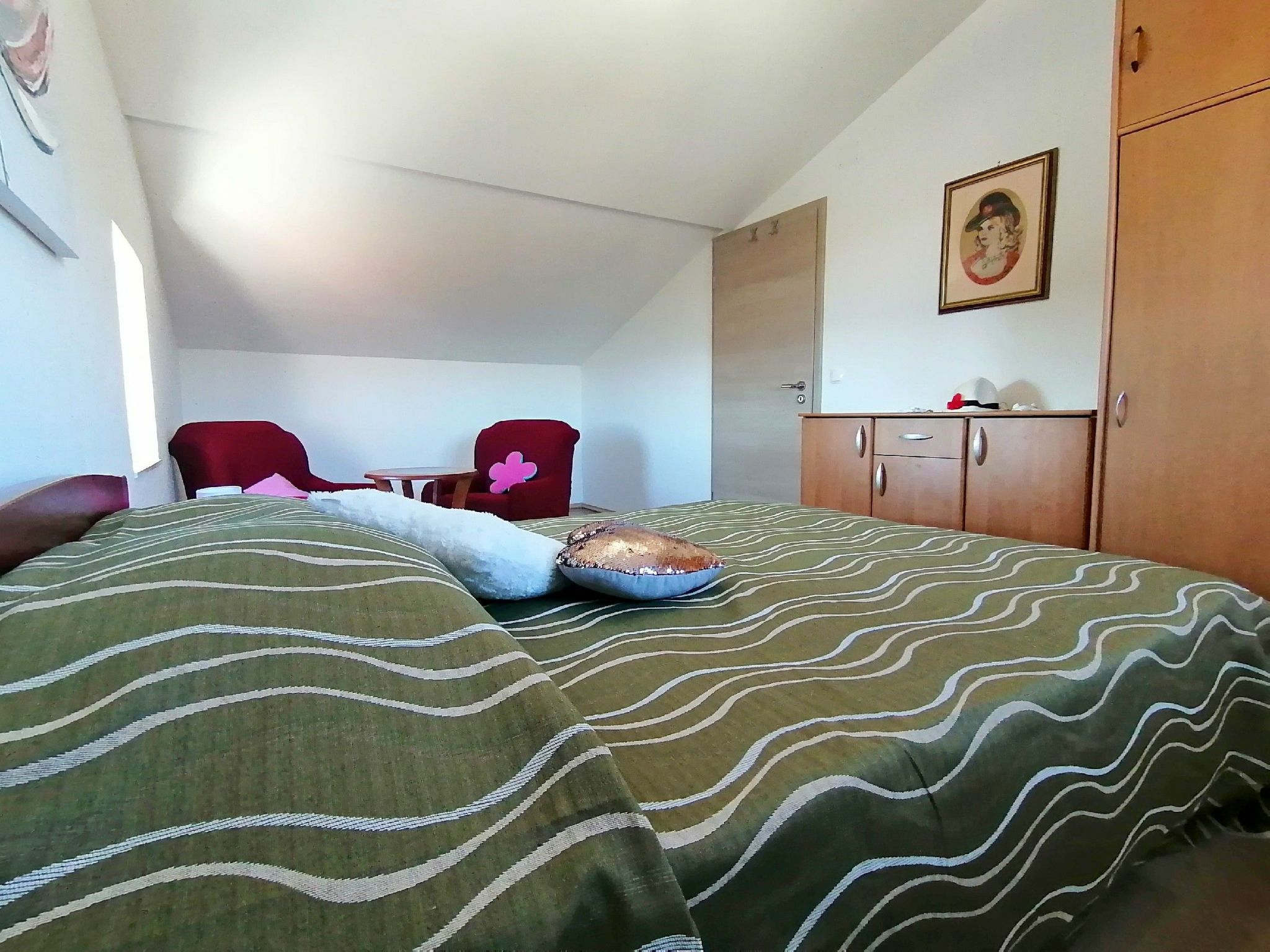 Geräumiges Ferienhaus mit 4 Schlafzimmern und privatem Pool-Drinnen