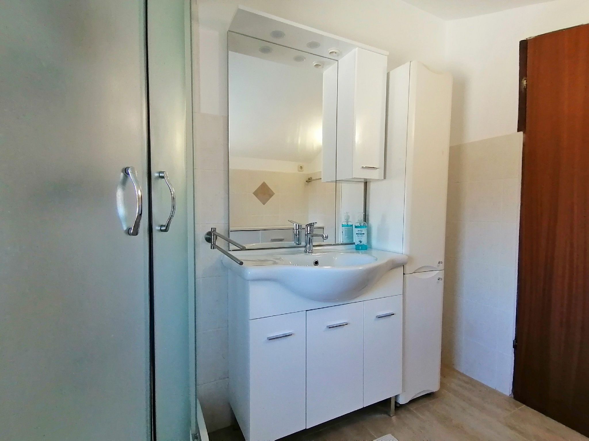 Geräumiges Ferienhaus mit 4 Schlafzimmern und privatem Pool-Image-tags.info