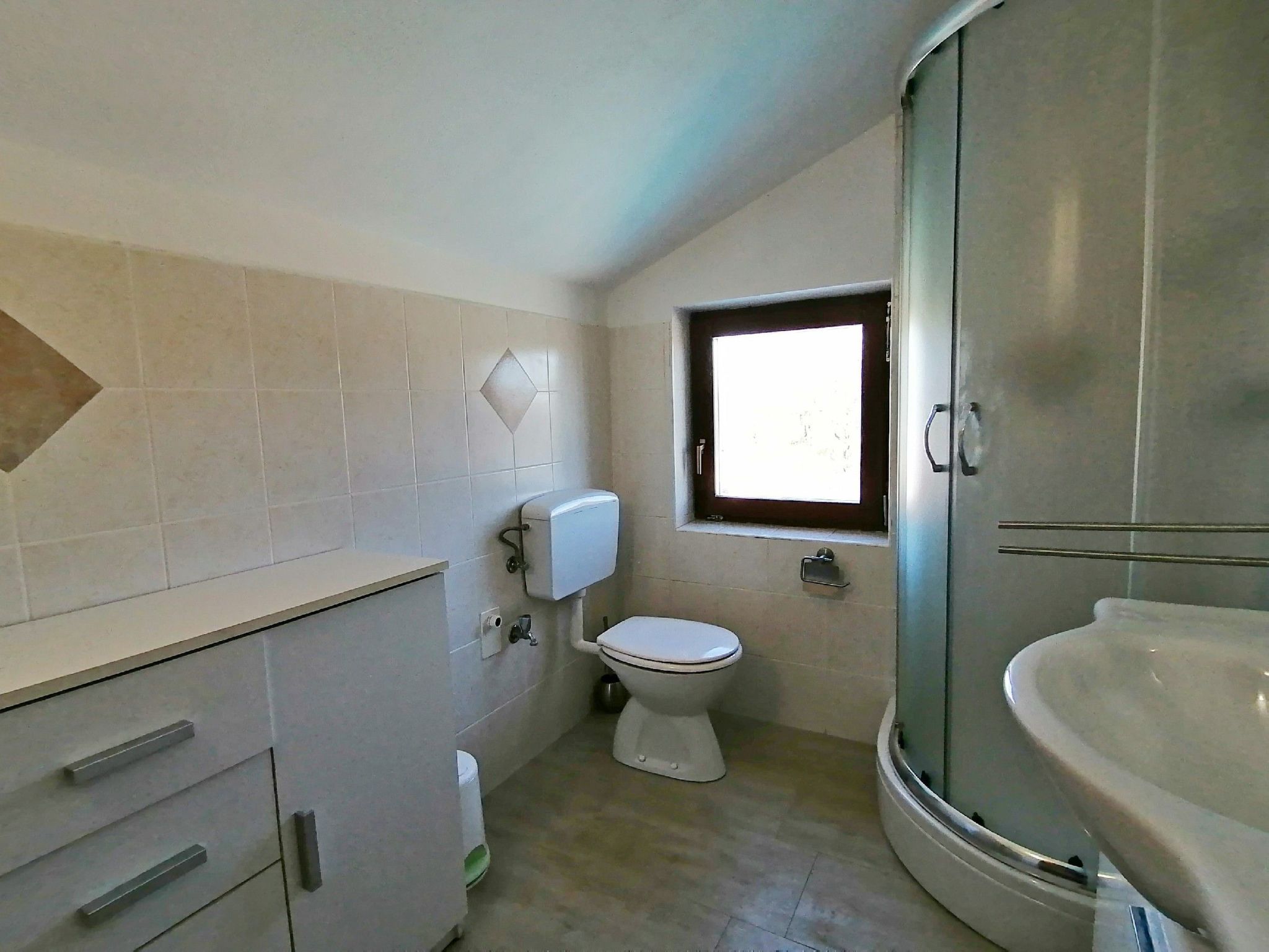 Geräumiges Ferienhaus mit 4 Schlafzimmern und privatem Pool-Image-tags.info