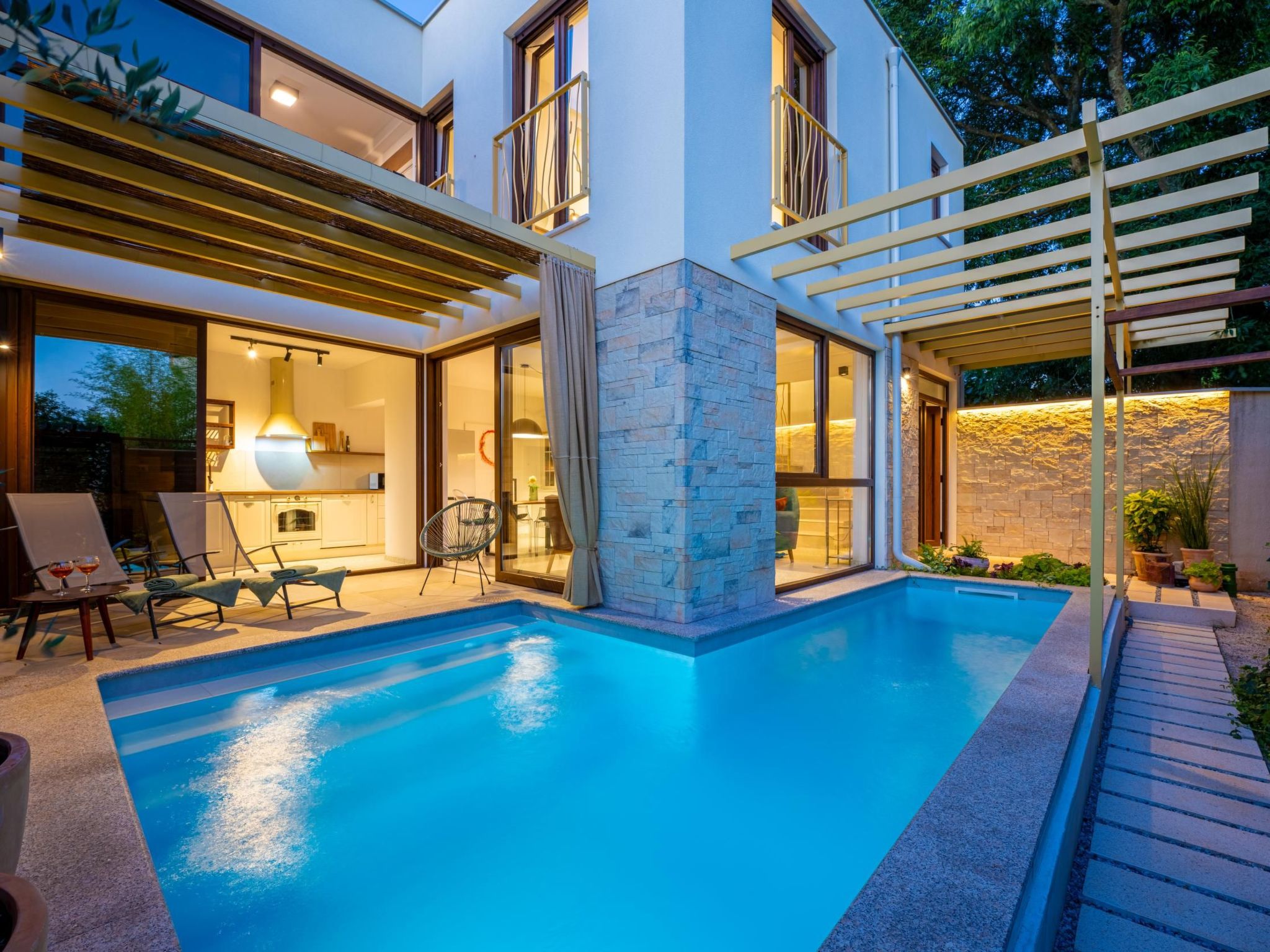Villa Nascosta is located in Kacana, 5 km from Vodnjan.Villa Nascosta is offering a comfortable stay for up to 4 guests. It is located in a small Istrian village "Kacana", only 4 km away from Vodnjan ..