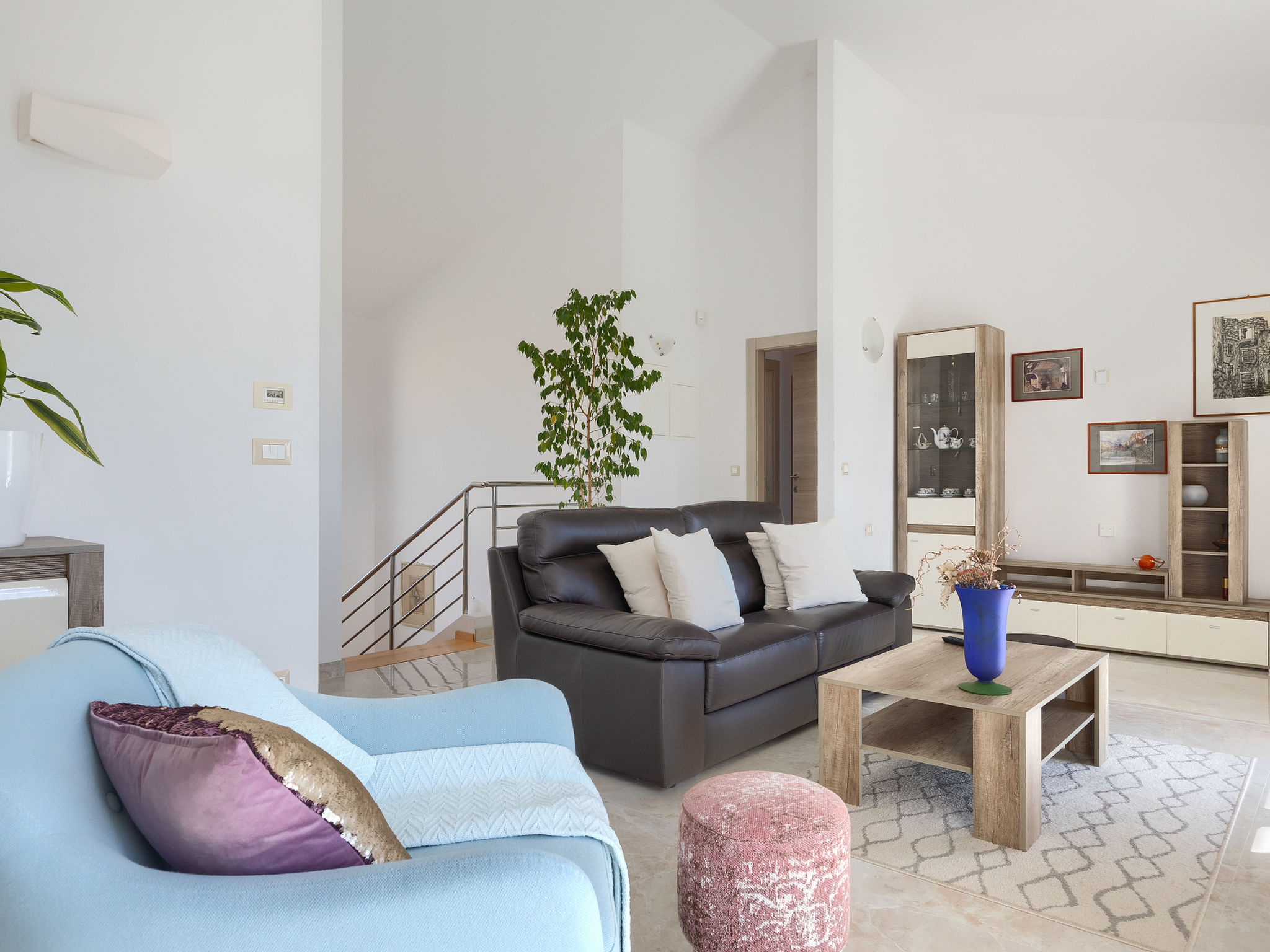 Villa Nirvana - Inside