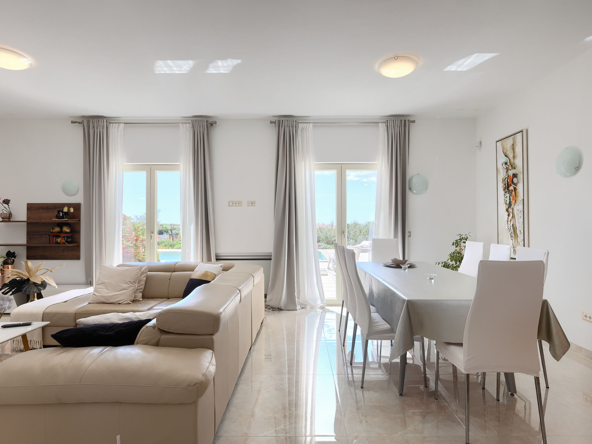 Villa Nirvana - Inside
