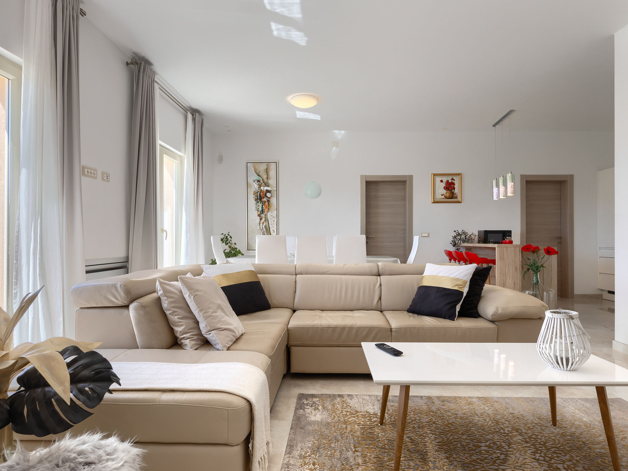 Villa Nirvana - Inside