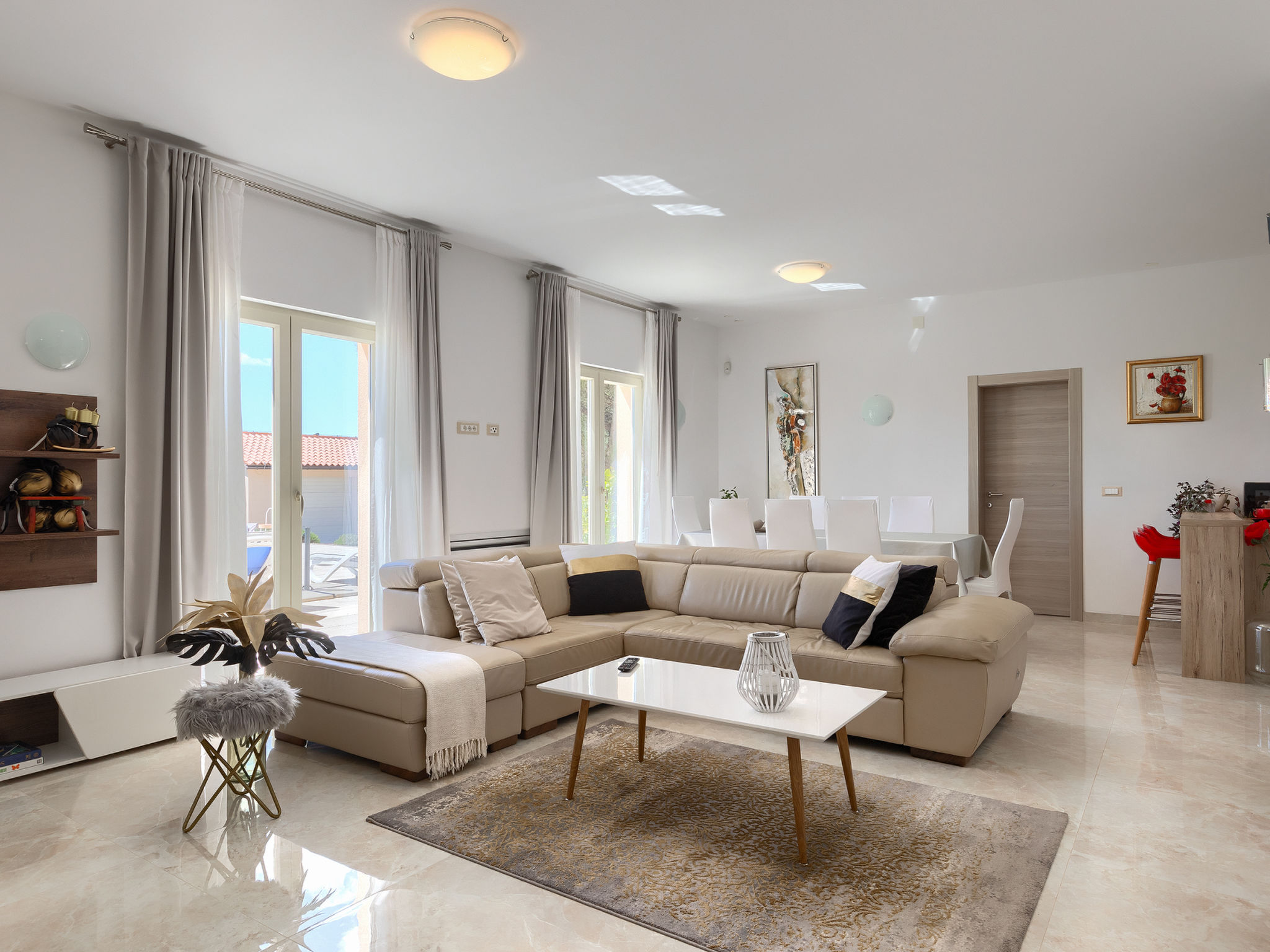 Villa Nirvana - Inside
