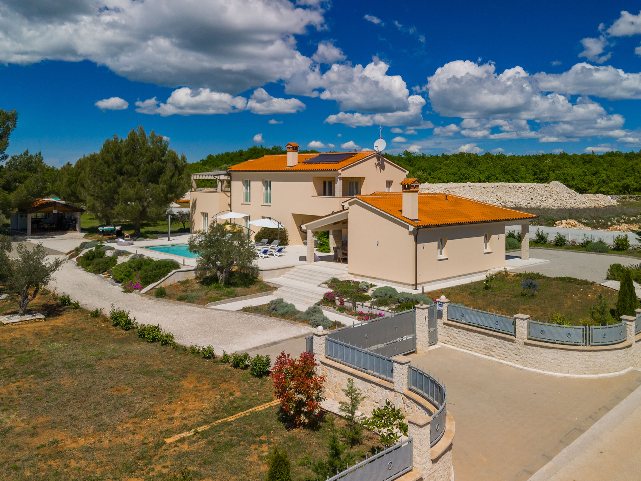 Villa Nirvana - Outside