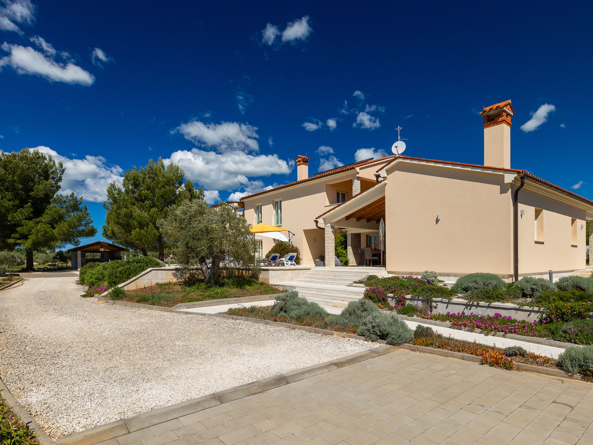 Villa Nirvana - Outside