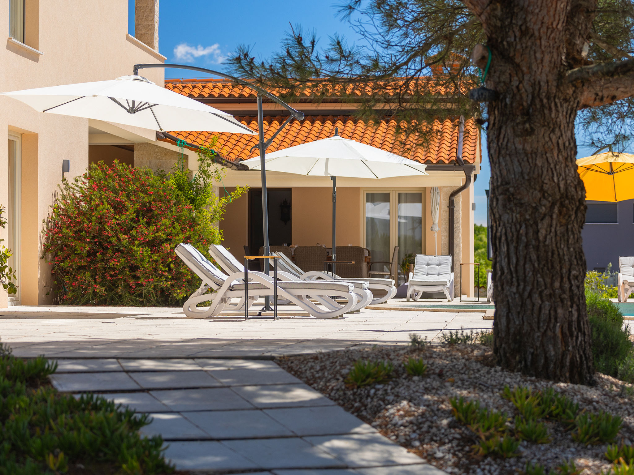 Villa Nirvana - Outside
