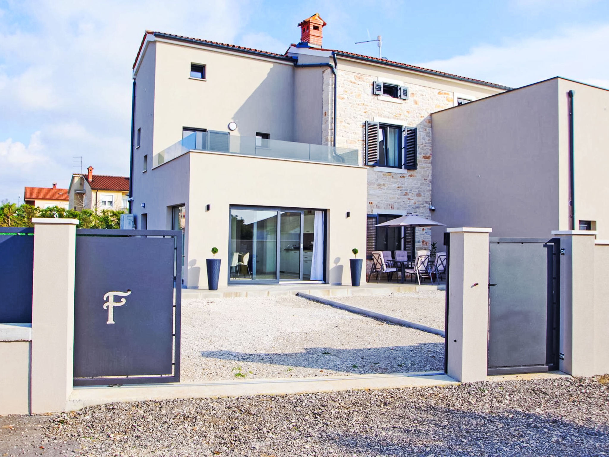 Stara Hiža - Outside
