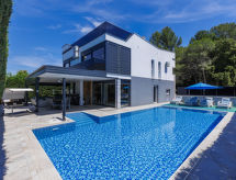 Villa Rial 1: Luxe vrijstaande villa met privézwembad op 250m van zee in Fažana - thumbnail 1