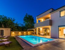 Villa Nika: Moderne Vrijstaande Villa met Privézwembad op 1 km van Zee in Fažana - thumbnail 1