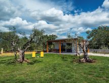 Casetta Maria: Vrijstaand vakantiehuis met grote tuin op 1,8 km van zee in Fažana - thumbnail 1