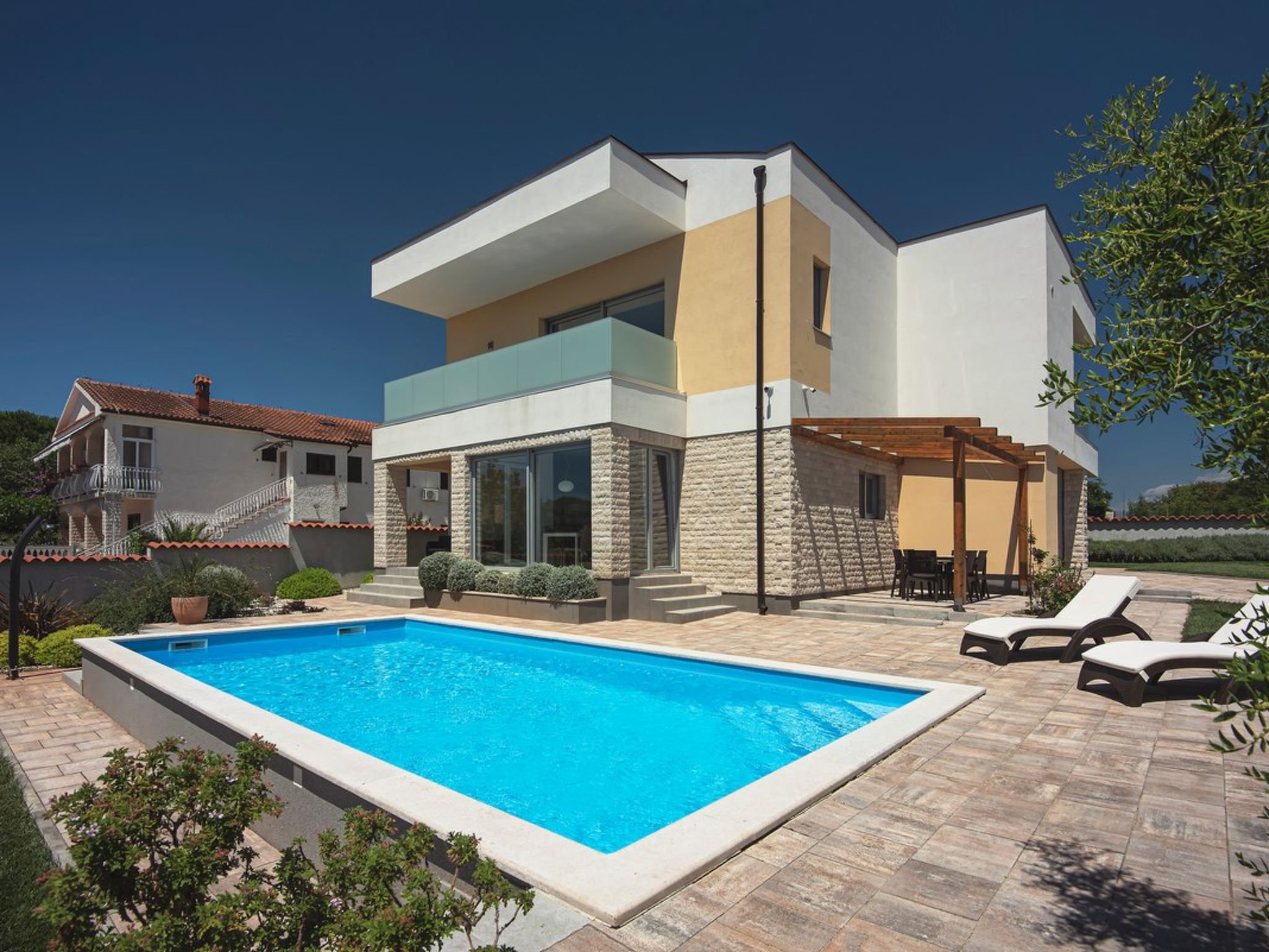 Photo of Villa White