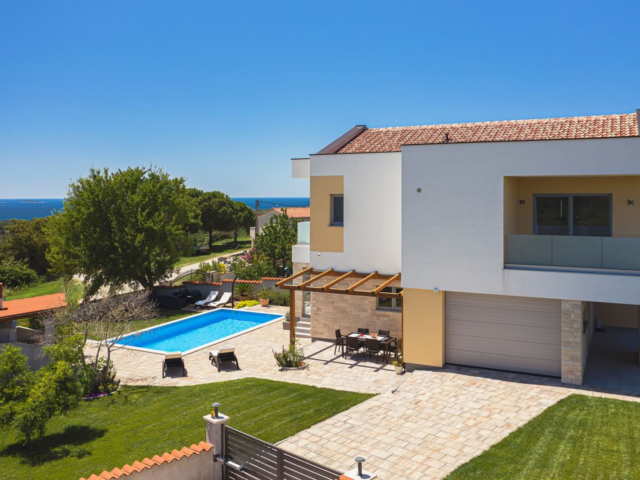 Photo of Villa White