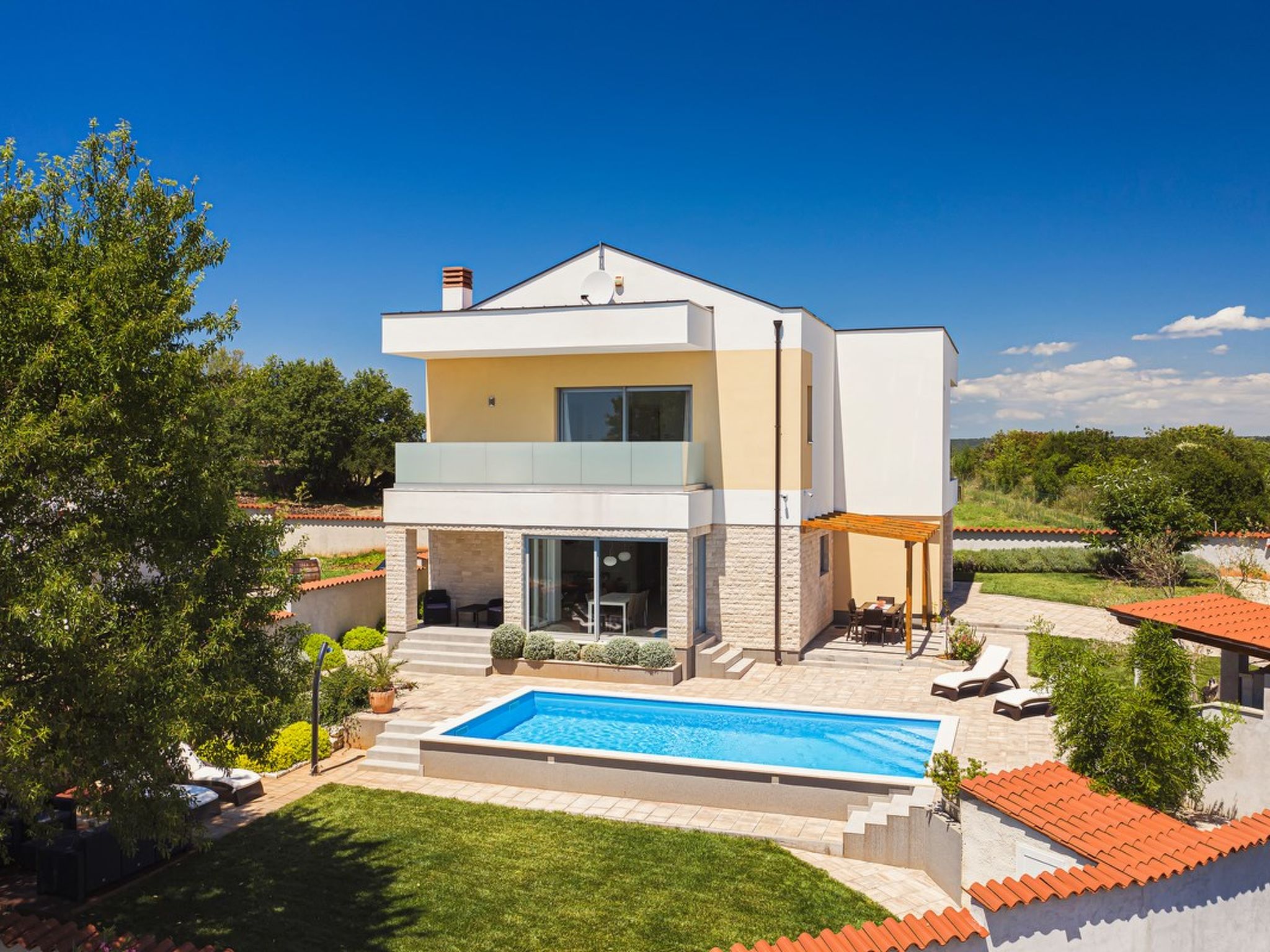 Villa White Villa in Fazana