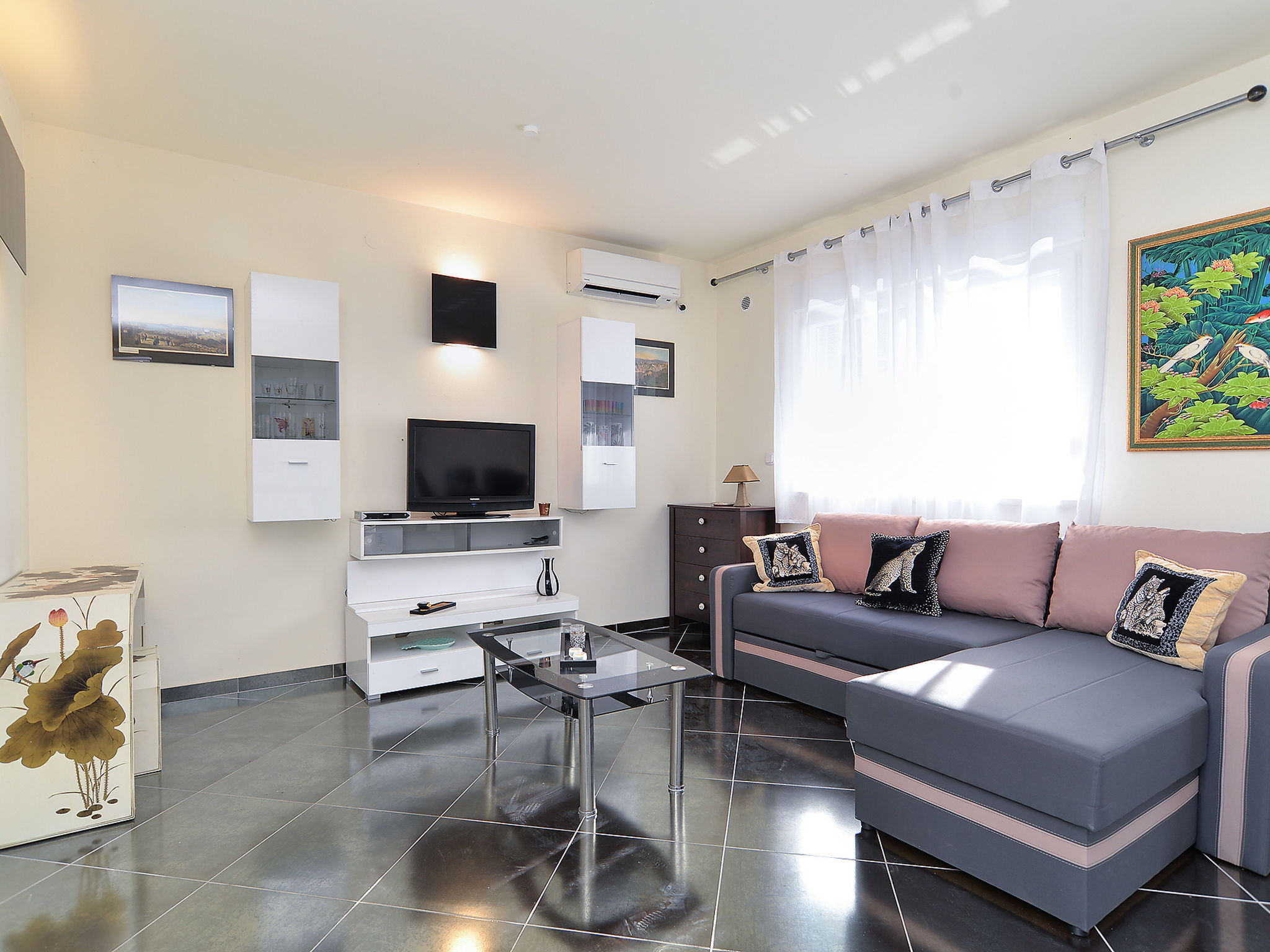 Photo of Apartment 1989