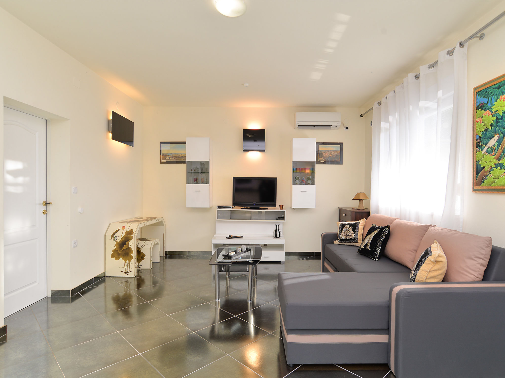 Photo of Apartment 1989