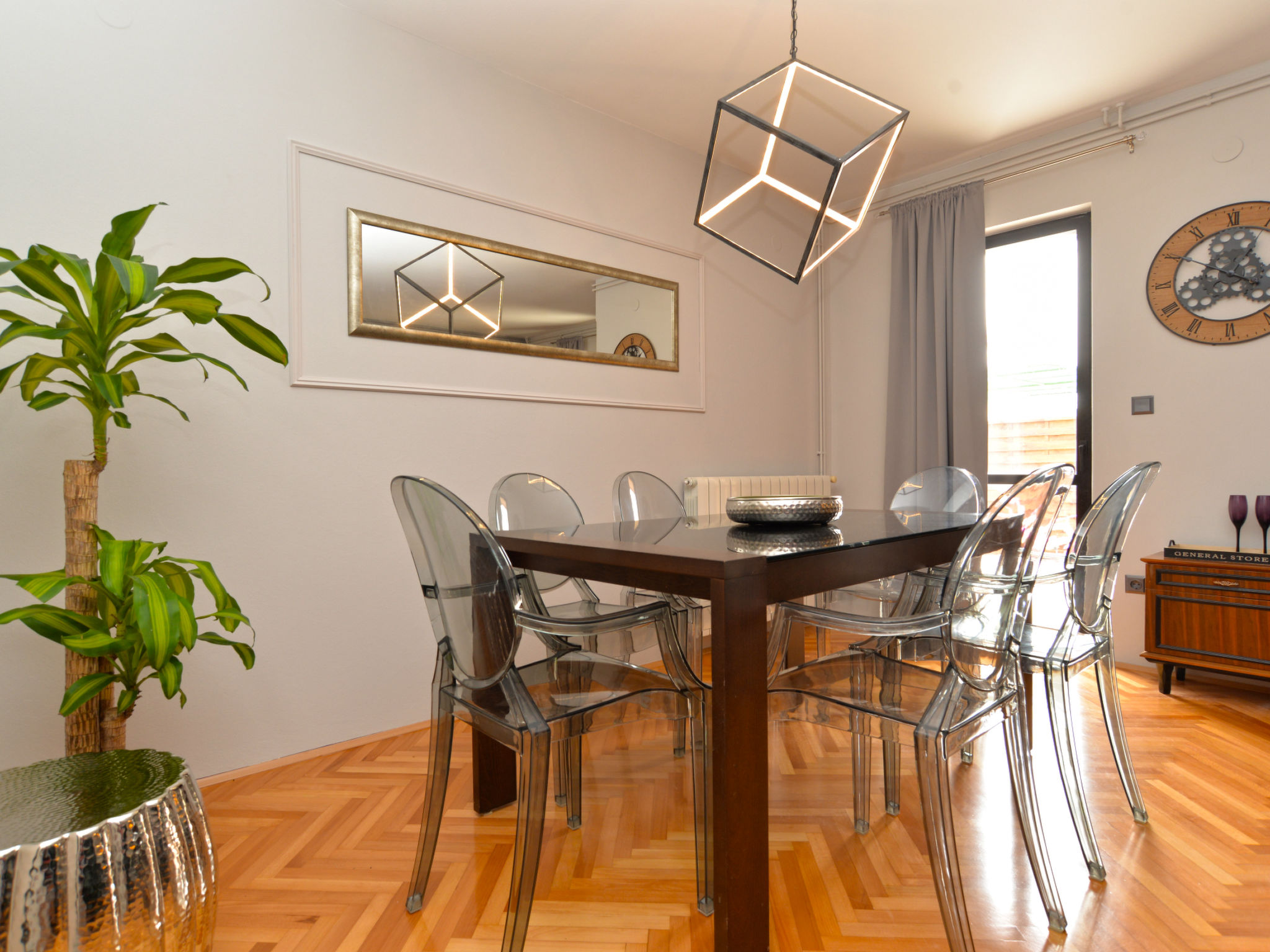 House 843 - Inside