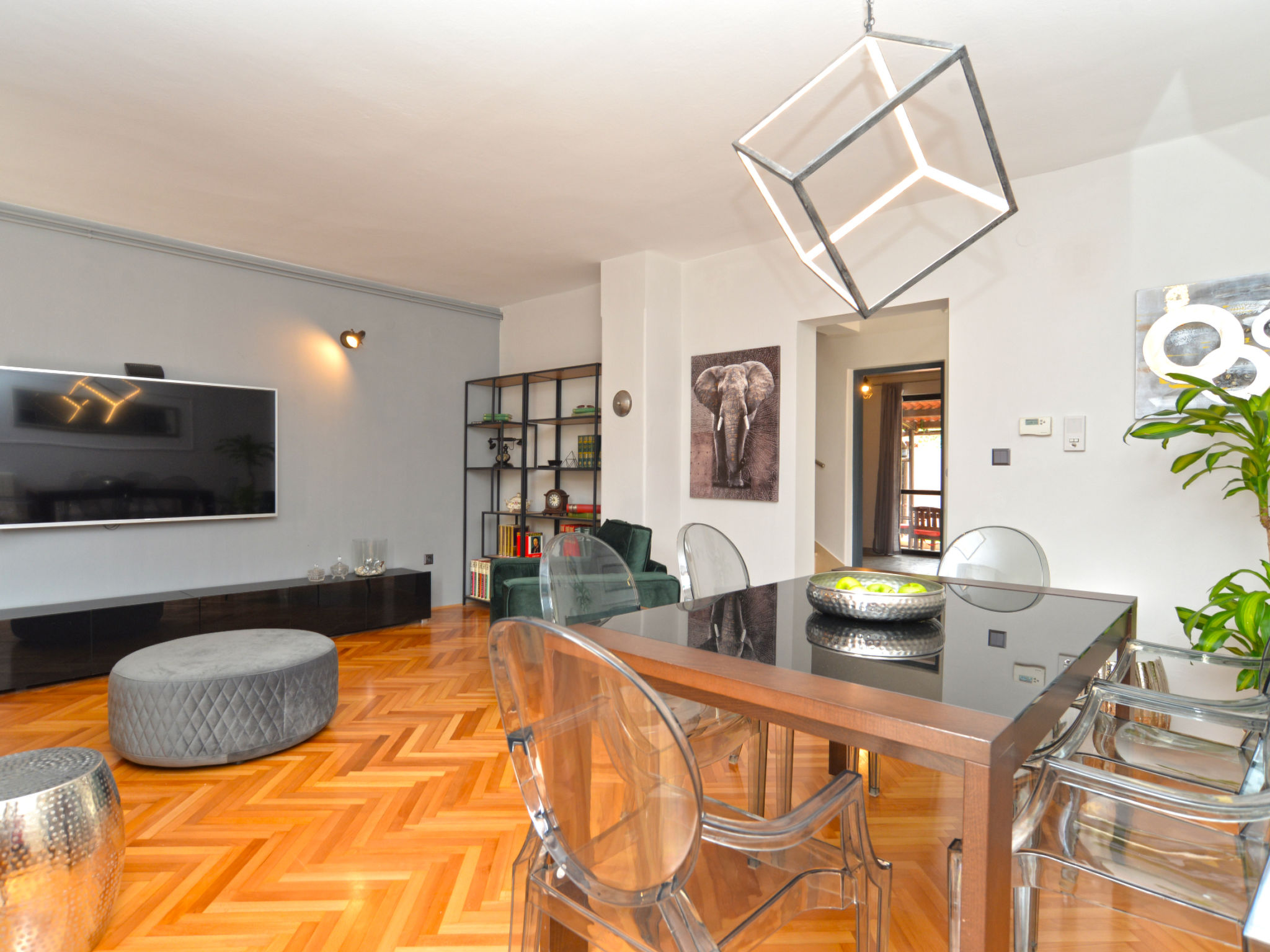 House 843 - Inside