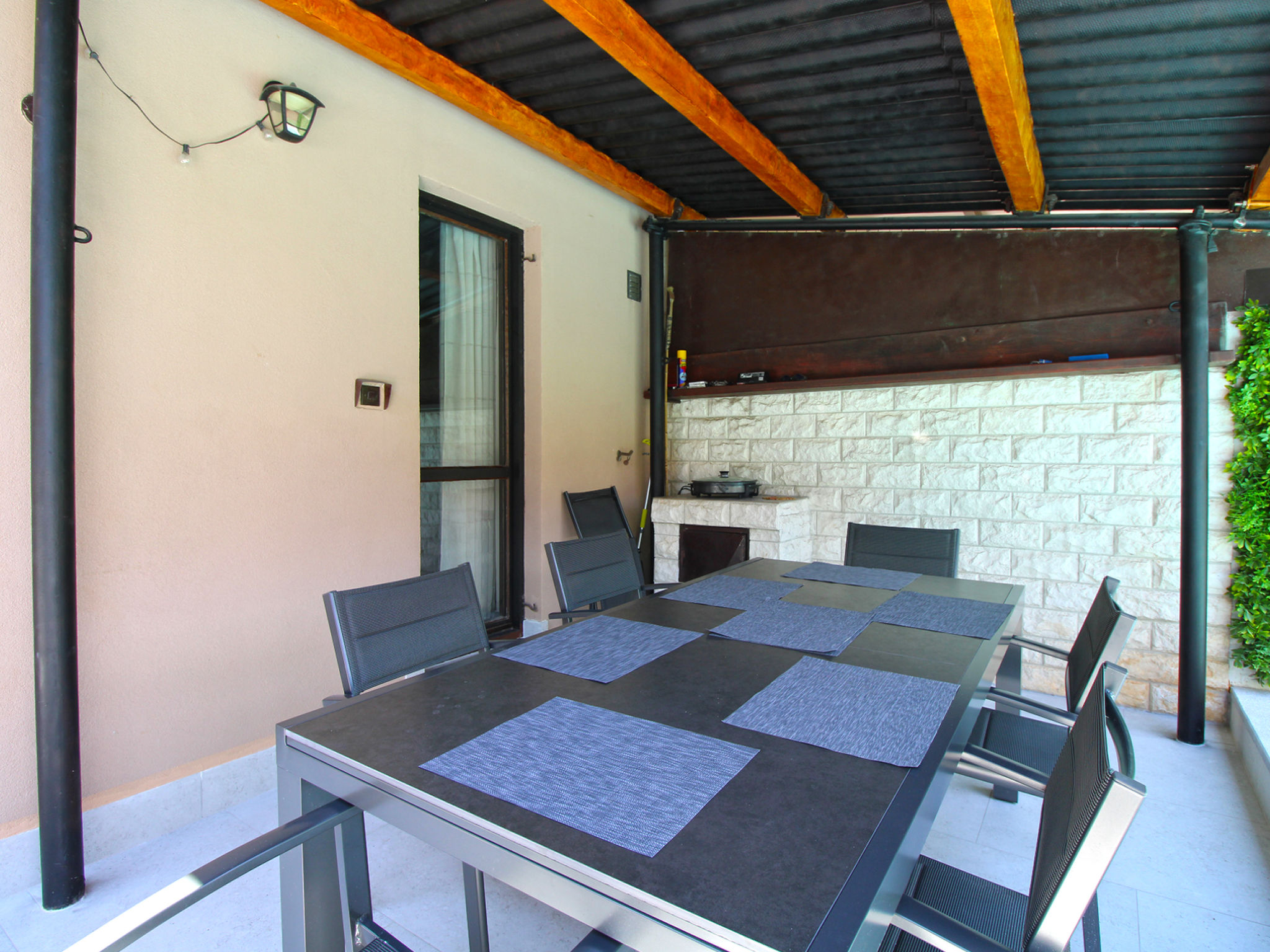 House 843 - Outside