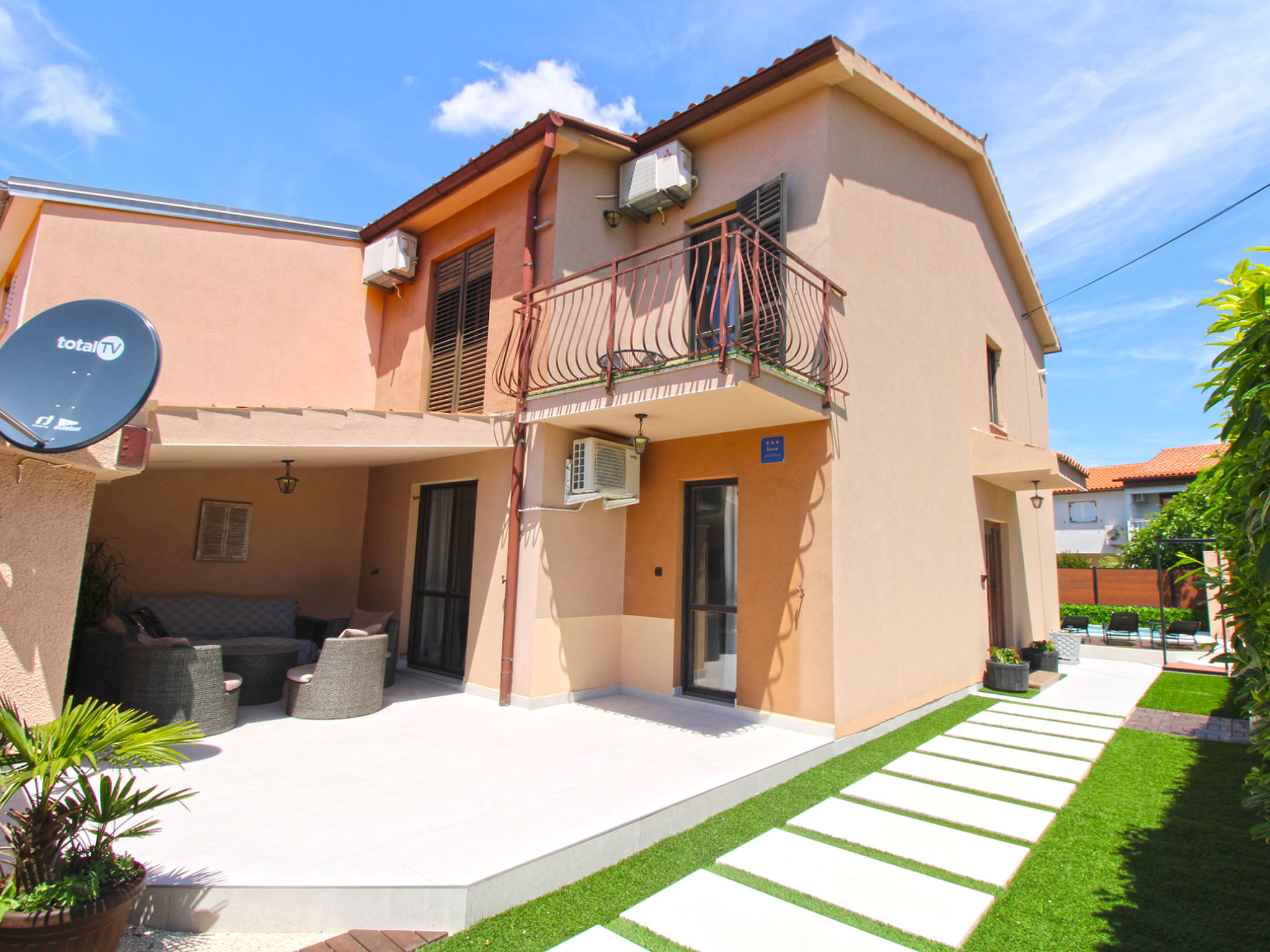House 843 - Outside