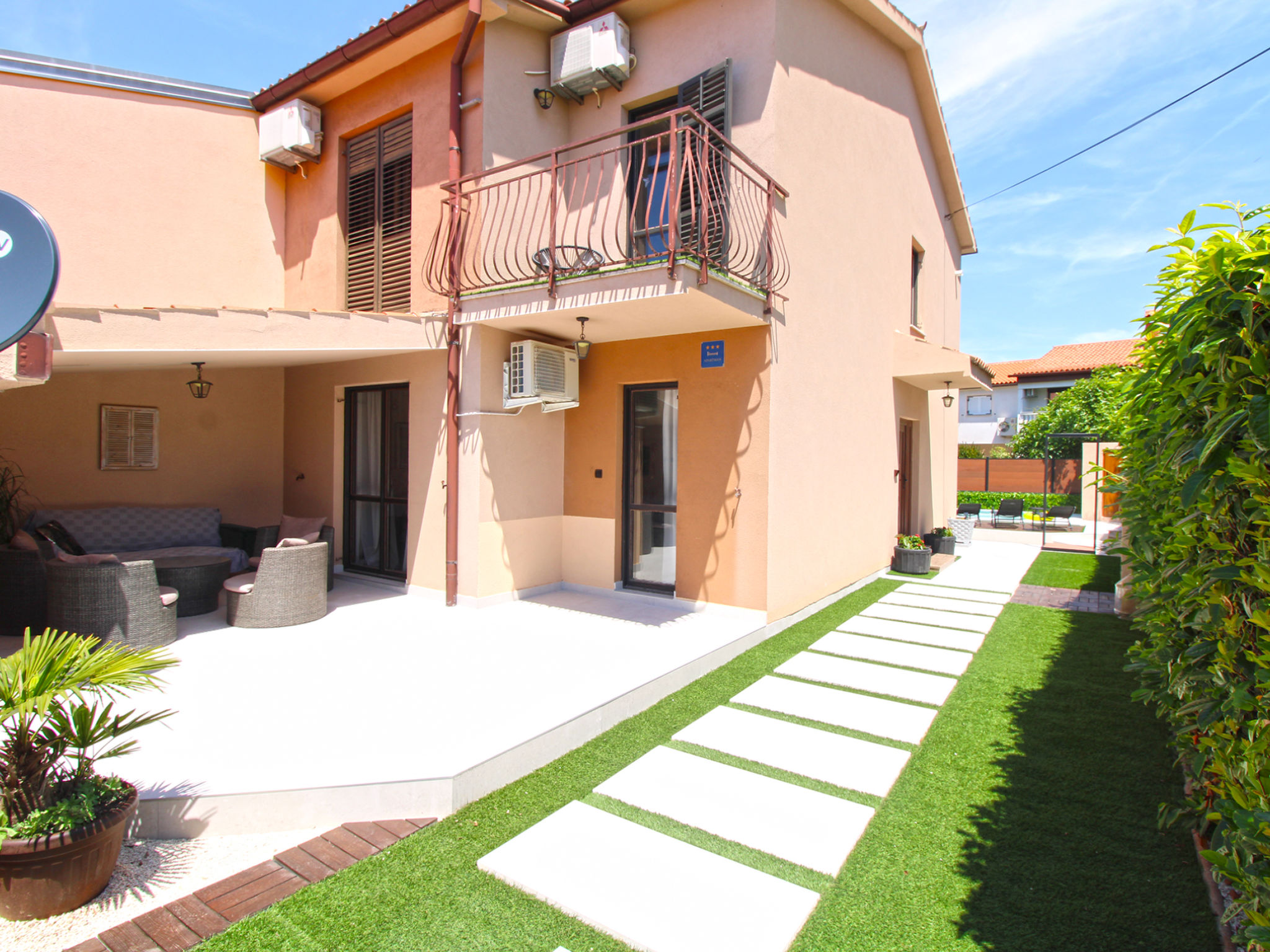 House 843 - Outside