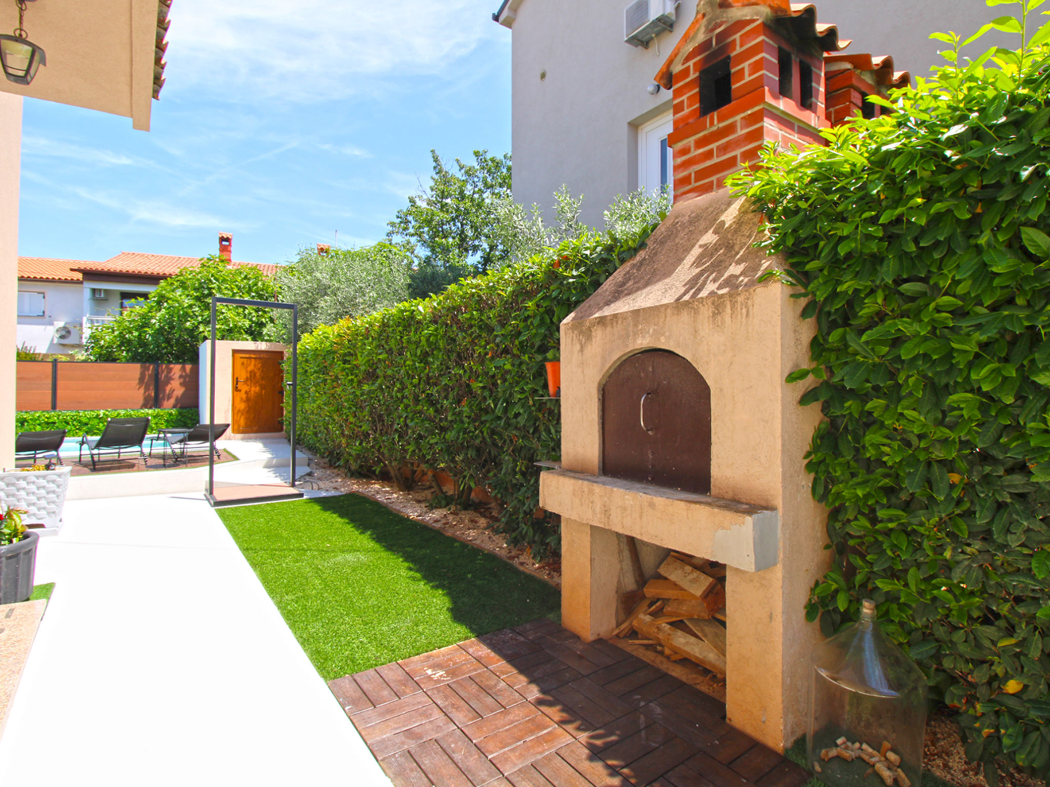 House 843