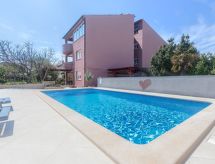 Licht appartement in Fažana met gedeeld zwembad, vlakbij zee - thumbnail 2