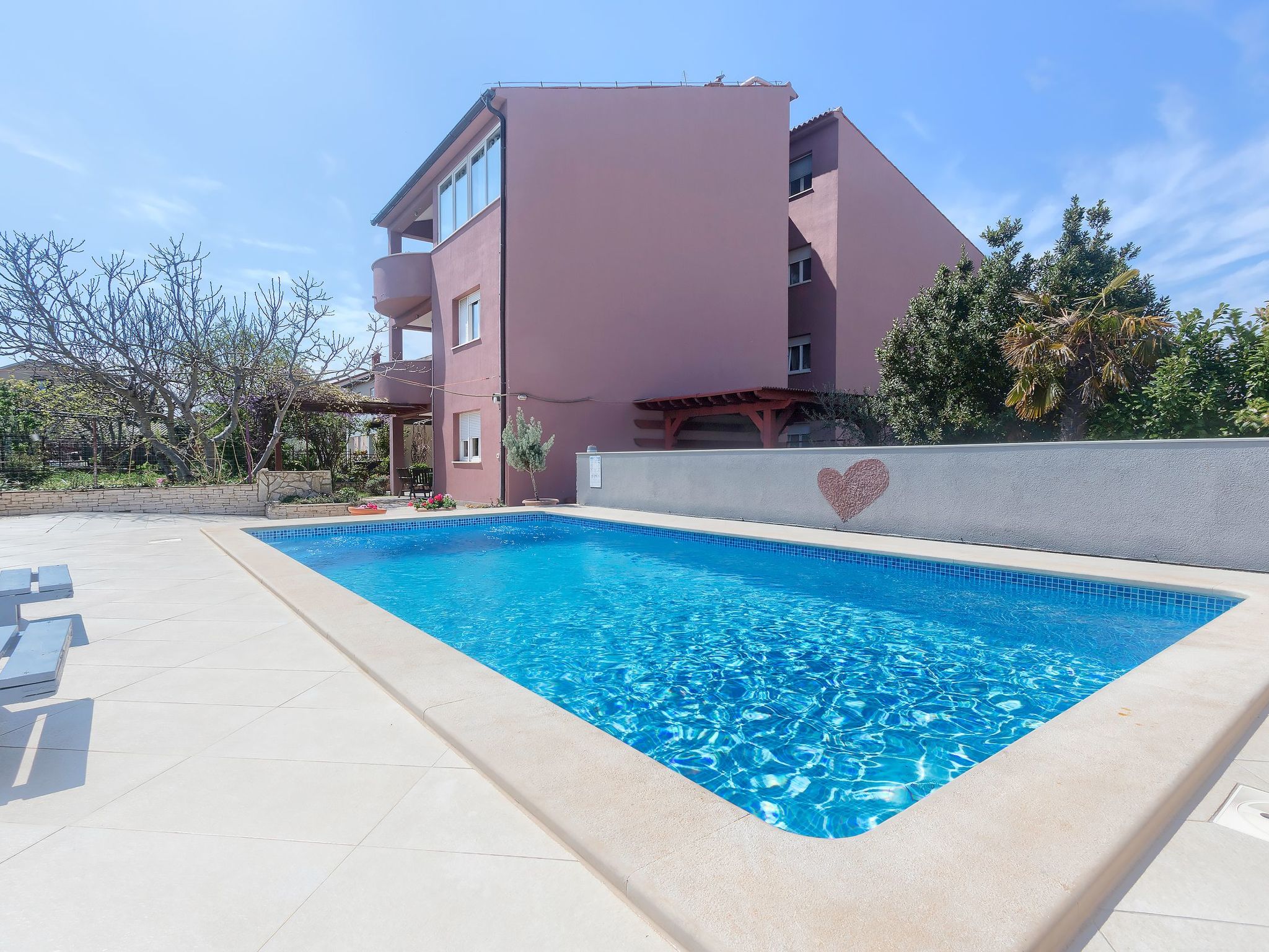 Wohnung in Fažana mit gemeinsamem Pool und Garten-Binnen