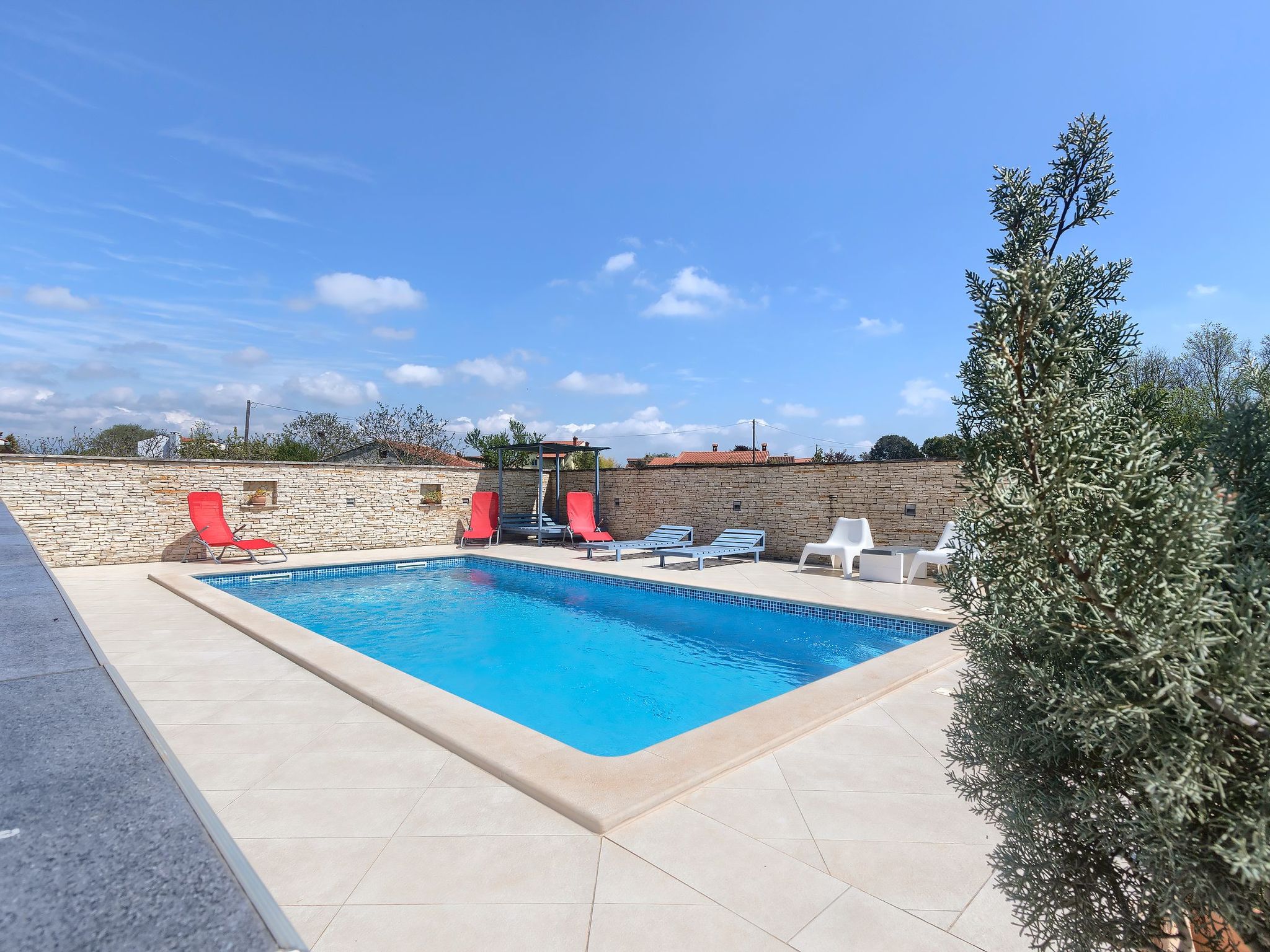 Wohnung in Fažana mit gemeinsamem Pool und Garten-Binnen