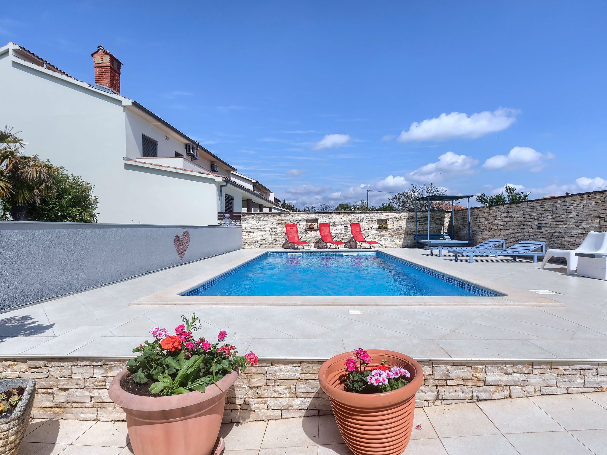 Wohnung in Fažana mit gemeinsamem Pool und Garten-Binnen