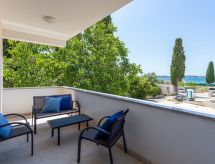 Modern vakantiehuis in Fažana, op 200m van zee en strand - thumbnail 1
