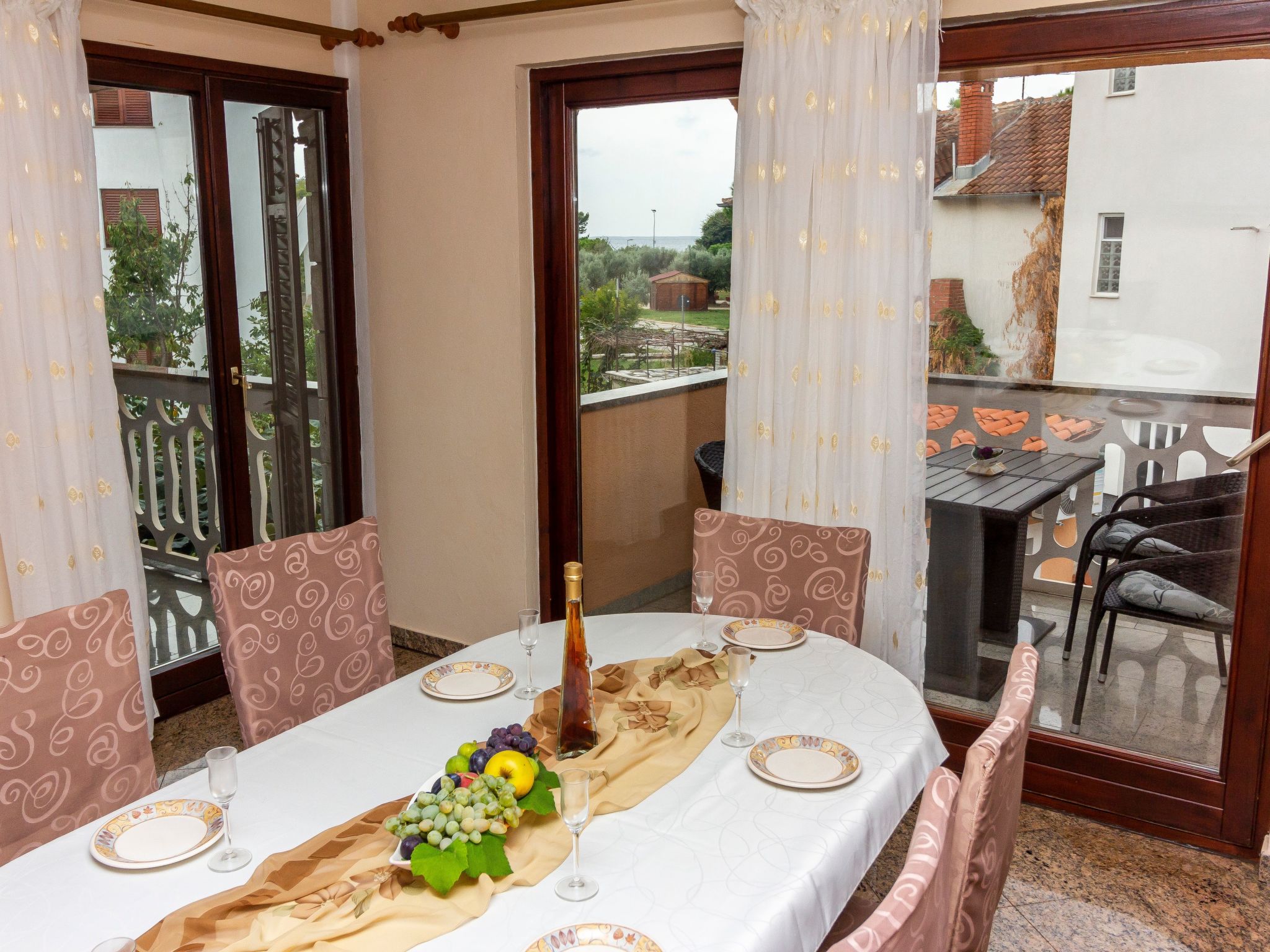 Wohnung in Fažana mit Grill, Garten und Terrasse-Binnen