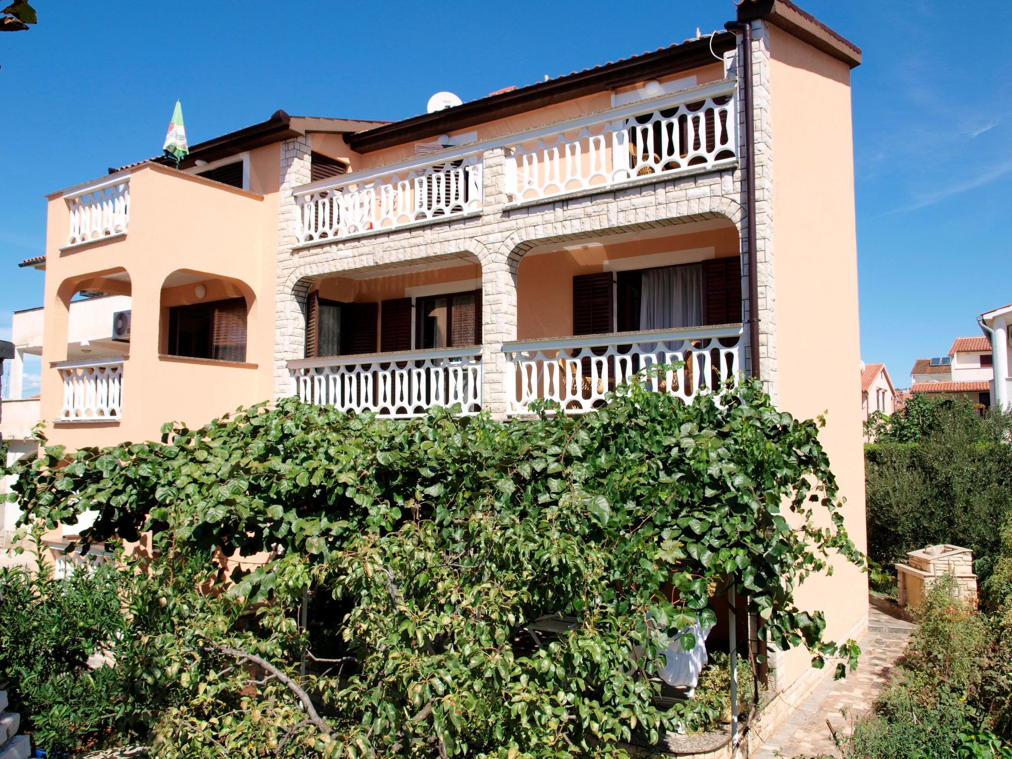 Photo of Wohnung in Fažana mit Grill, Garten und Terrasse
