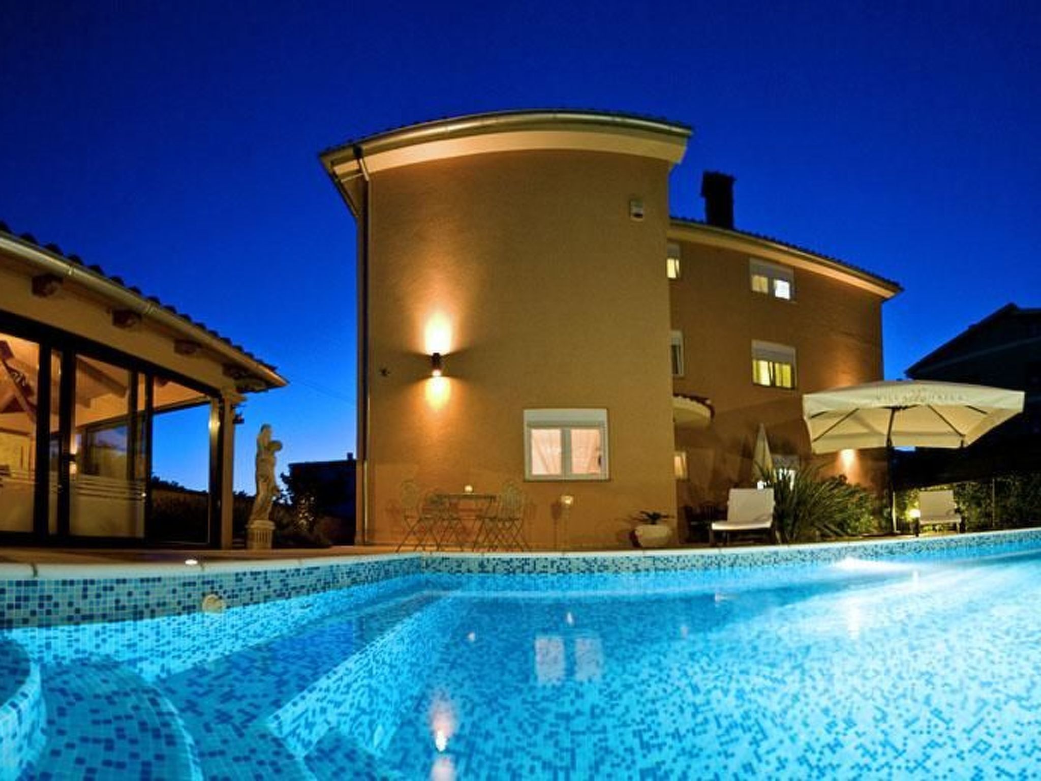 Geräumige Ferienwohnung für vier Personen mit Balkon und Meerblick