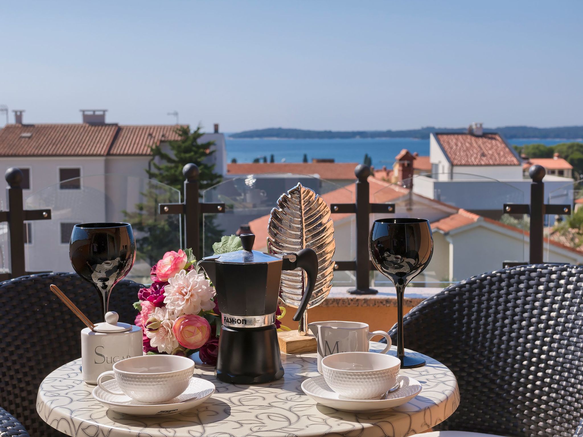 Geräumige Ferienwohnung für vier Personen mit Balkon und Meerblick-Outside