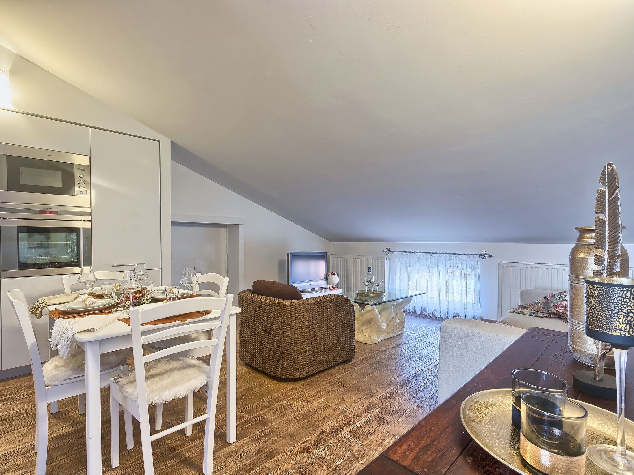 Geräumige Ferienwohnung für vier Personen mit Balkon und Meerblick-Inside