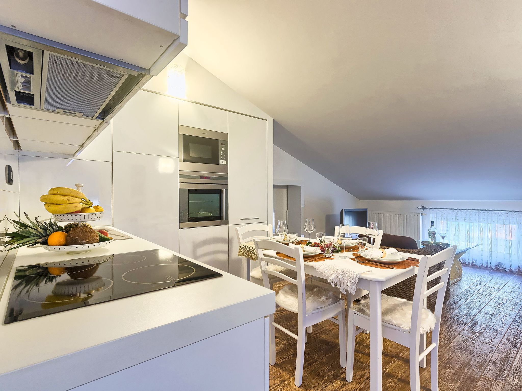 Geräumige Ferienwohnung für vier Personen mit Balkon und Meerblick-Inside