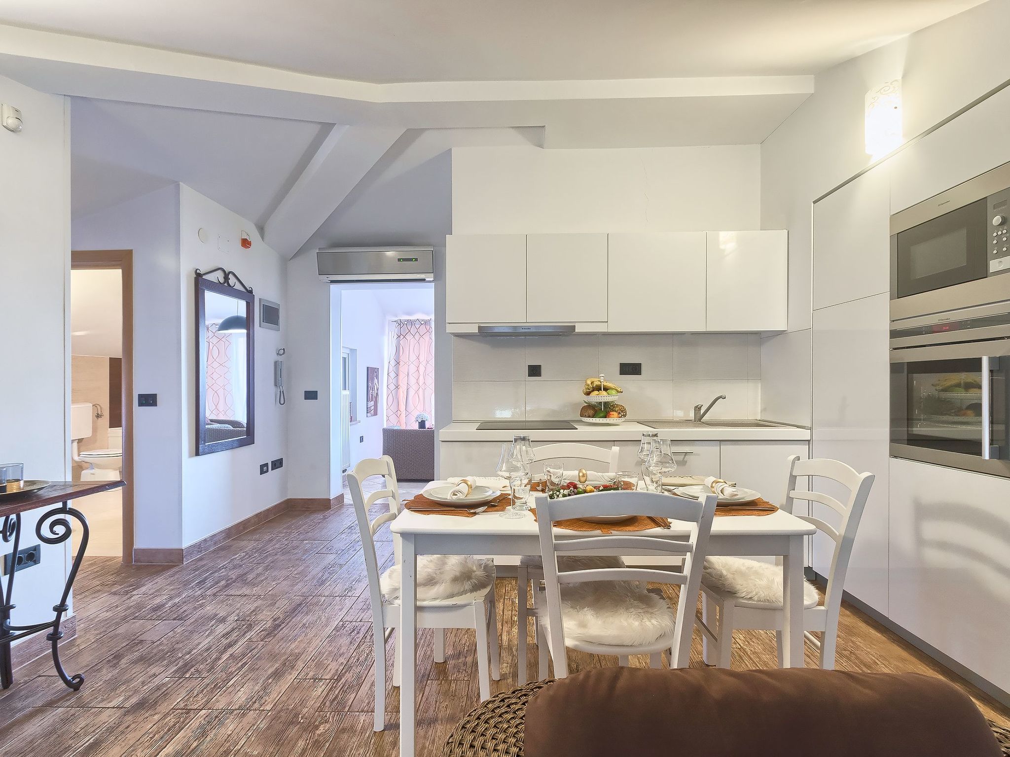 Geräumige Ferienwohnung für vier Personen mit Balkon und Meerblick-Inside