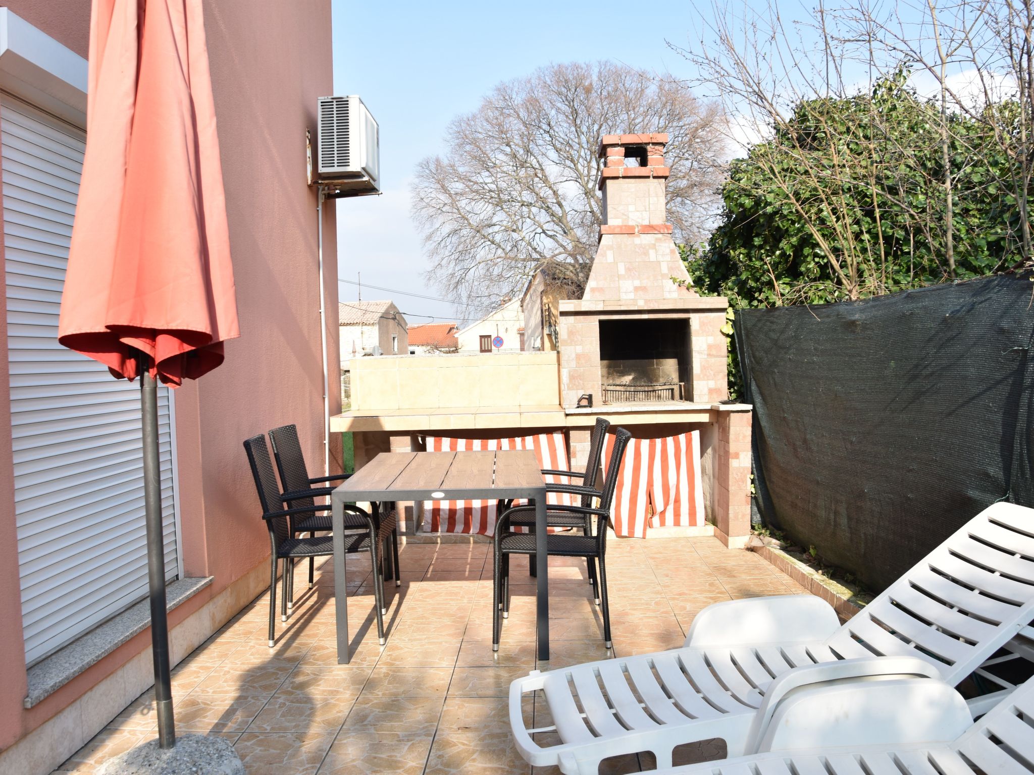 Ruhiges Ferienhaus mit Balkon und Garten-Binnen