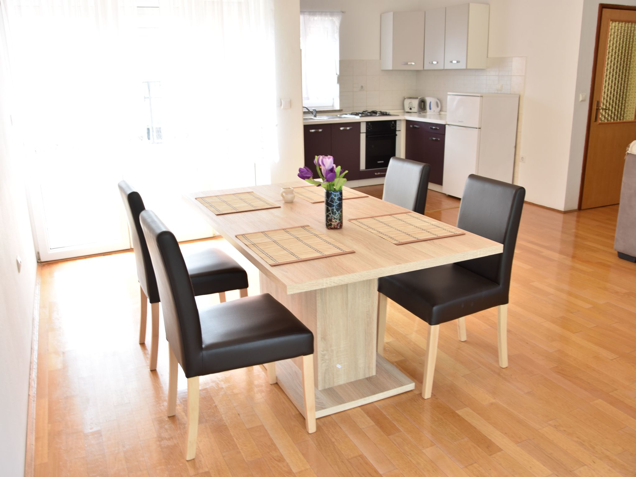 Ruhiges Ferienhaus mit Balkon und Garten-Binnen