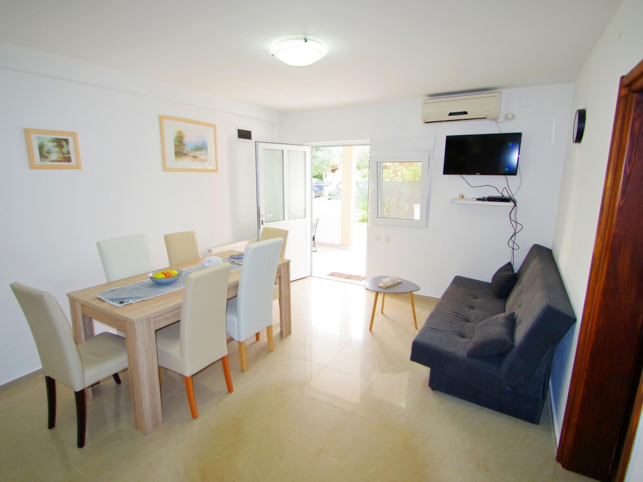 Angenehme Wohnung in Valbandon, Privatparkplatz