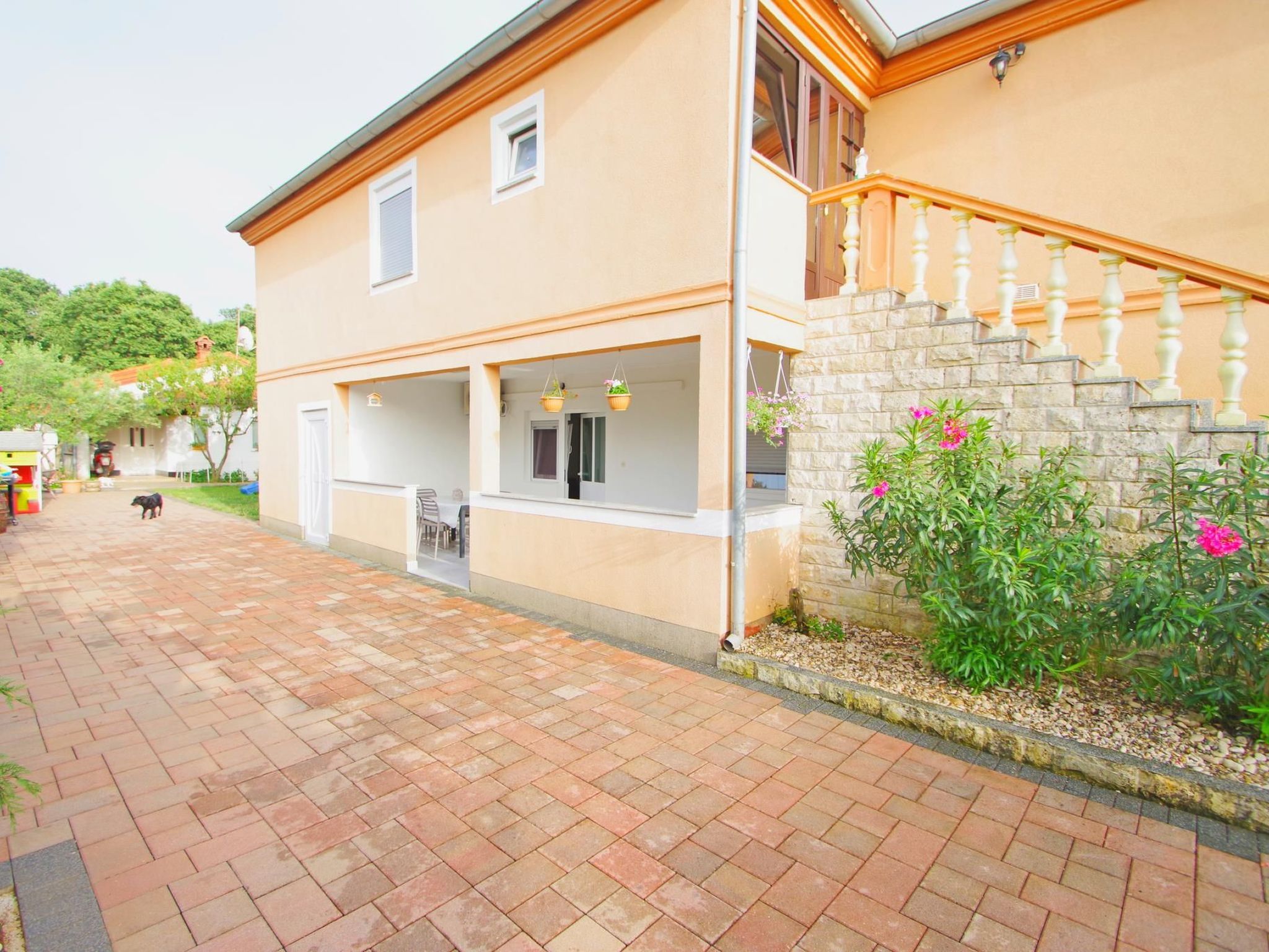 Angenehme Wohnung in Valbandon, Privatparkplatz-Buiten