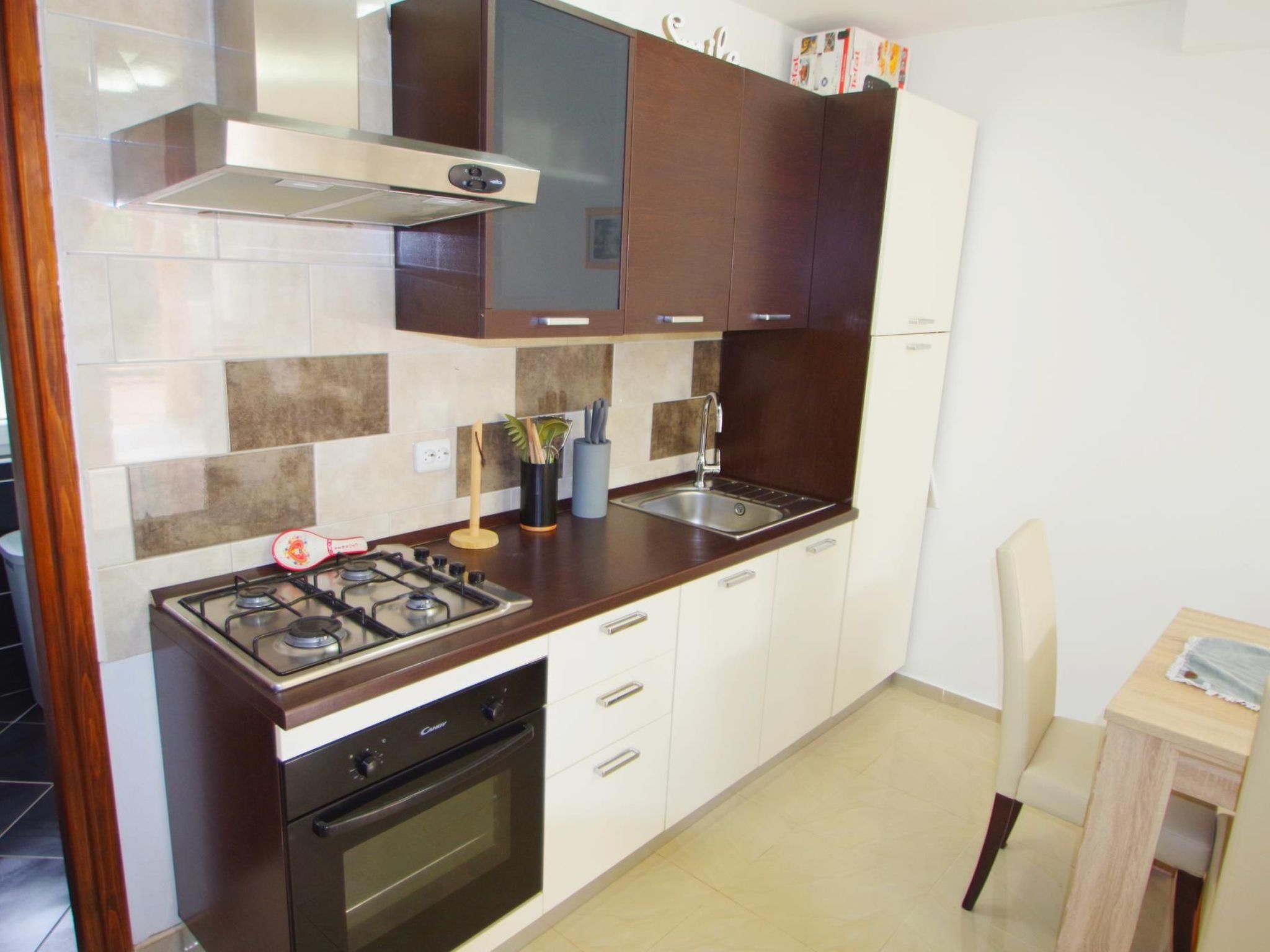 Photo of Angenehme Wohnung in Valbandon, Privatparkplatz