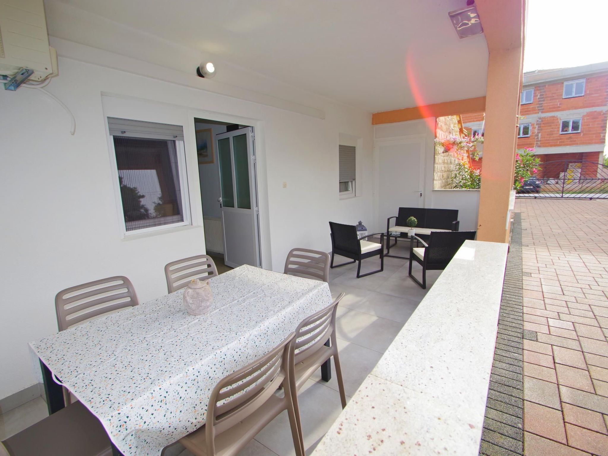 Photo of Angenehme Wohnung in Valbandon, Privatparkplatz