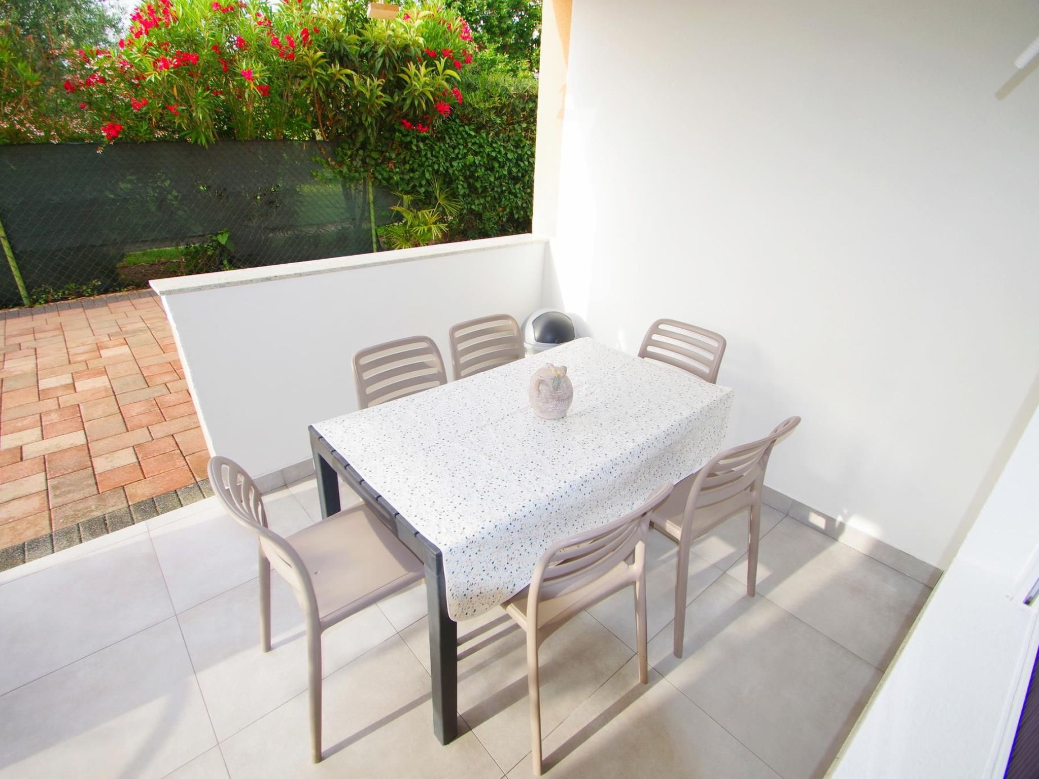 Photo of Angenehme Wohnung in Valbandon, Privatparkplatz