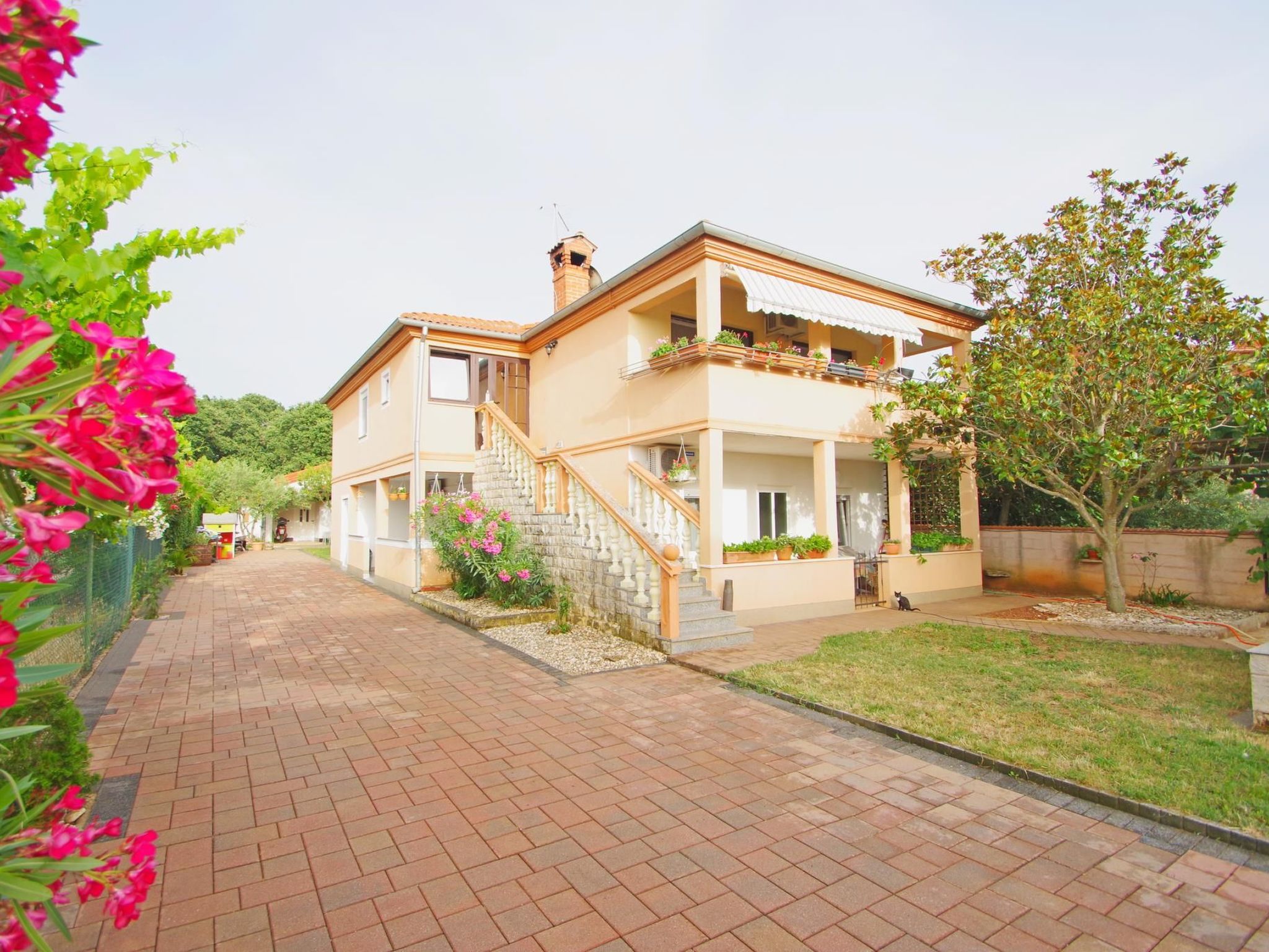 Photo of Angenehme Wohnung in Valbandon, Privatparkplatz