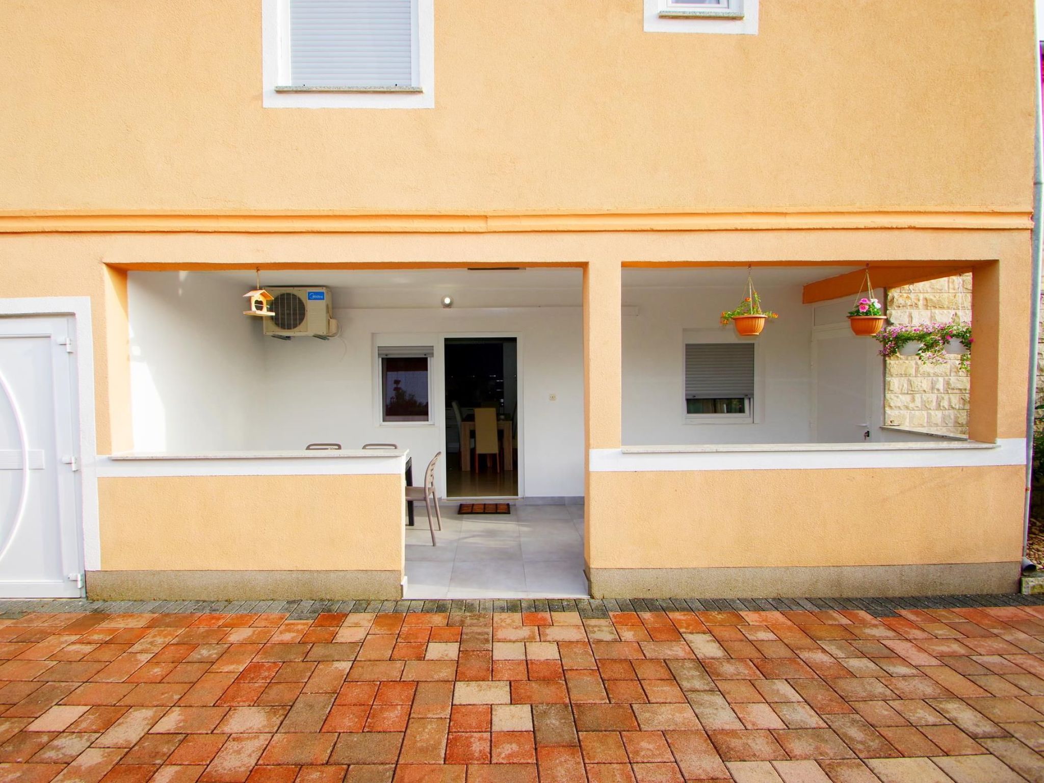 Photo of Angenehme Wohnung in Valbandon, Privatparkplatz