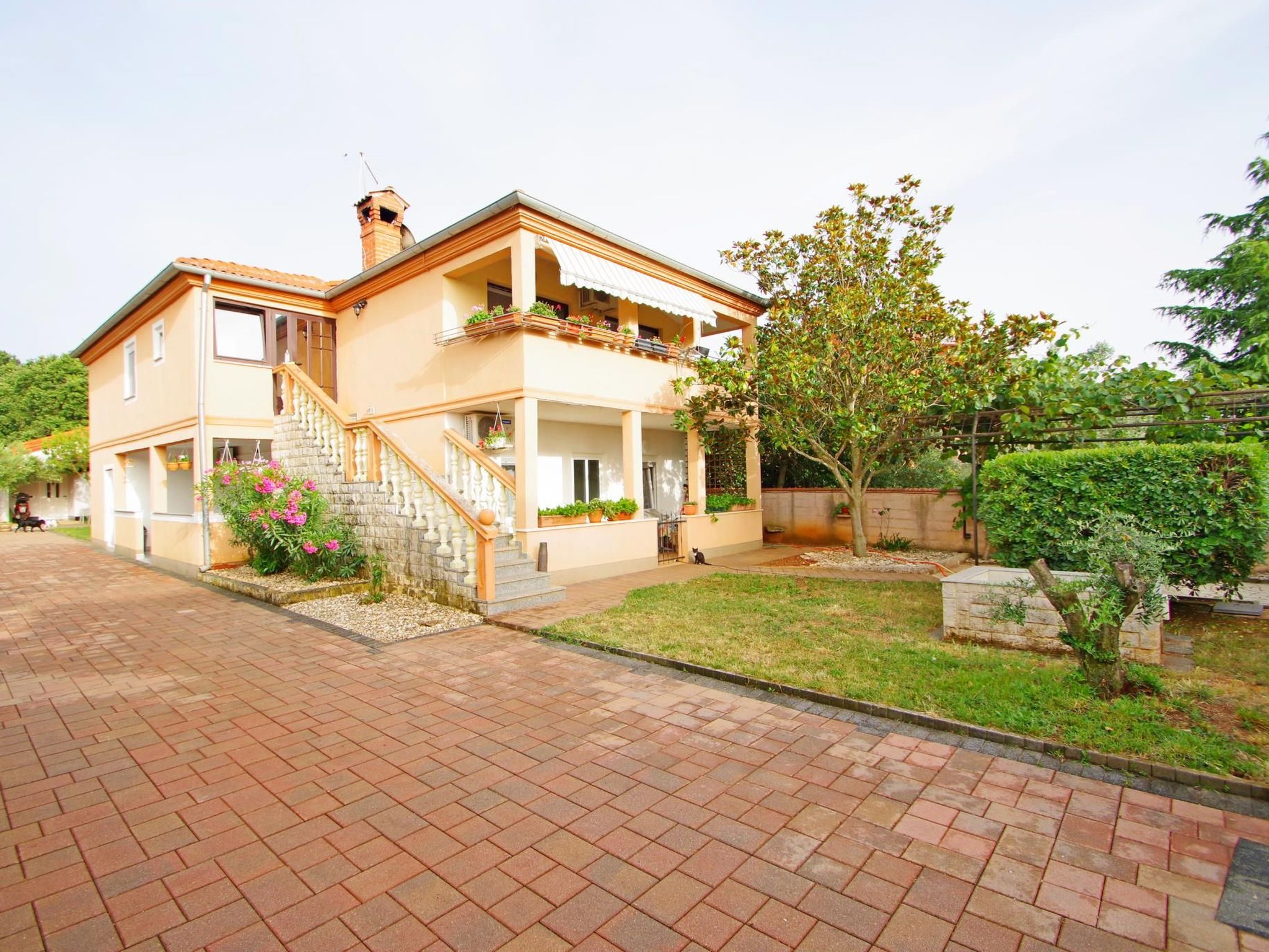 Photo of Angenehme Wohnung in Valbandon, Privatparkplatz