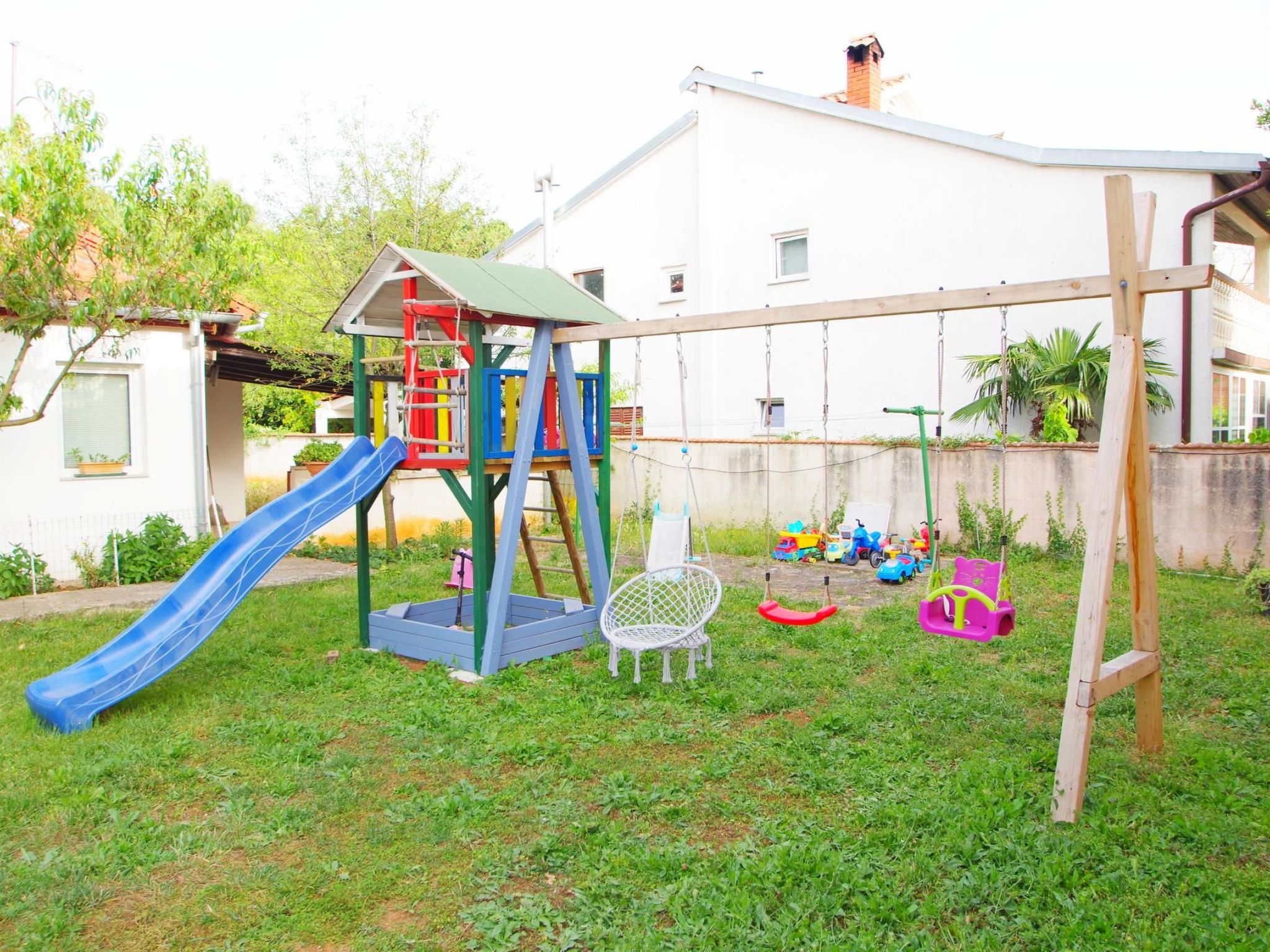 Photo of Angenehme Wohnung in Valbandon, Privatparkplatz